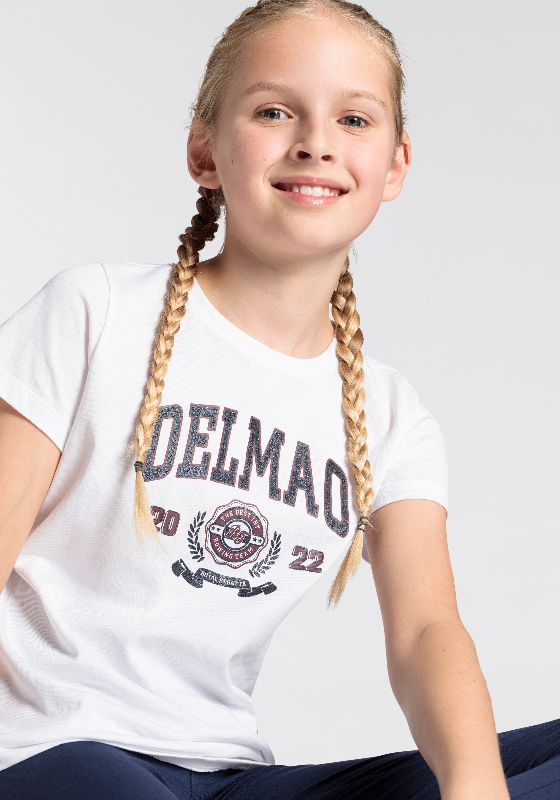 DELMAO T-Shirt »für Mädchen«, | großem kaufen Delmao-Glitzer-Print mit online BAUR