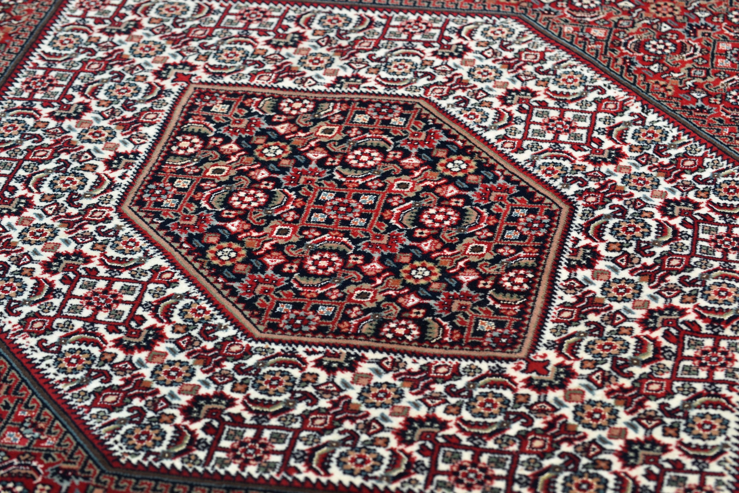 THEKO Orientteppich »Sirsa Seta«, rechteckig, 12 mm Höhe, handgeknüpft, Material: 80% Wolle, 20% Seide, mit Fransen