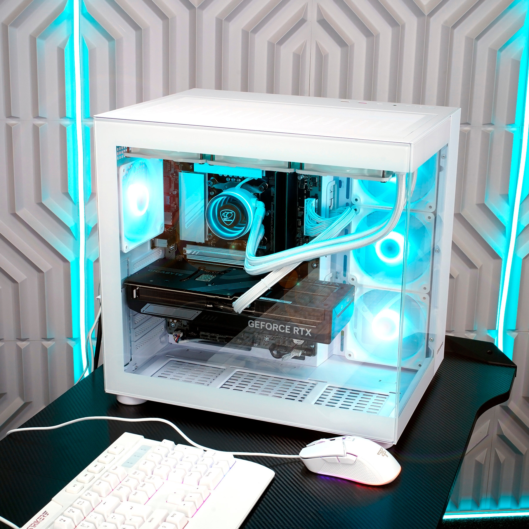 Cougar Gaming-PC-Komplettsystem »MegaDeal FV150 WT 2890 Core Ultra 5 245KF 32GB DDR5 1TB SSD RTX 5070« 34 ″ Intel® Core Ultra 5 GeForce RTX 5070 32 GB RAM 1.000 GB SSD Windows 11, DDR5 RAM+ MSI PRO MP341CQW LED-Monitor Curved 86,4 m (34")