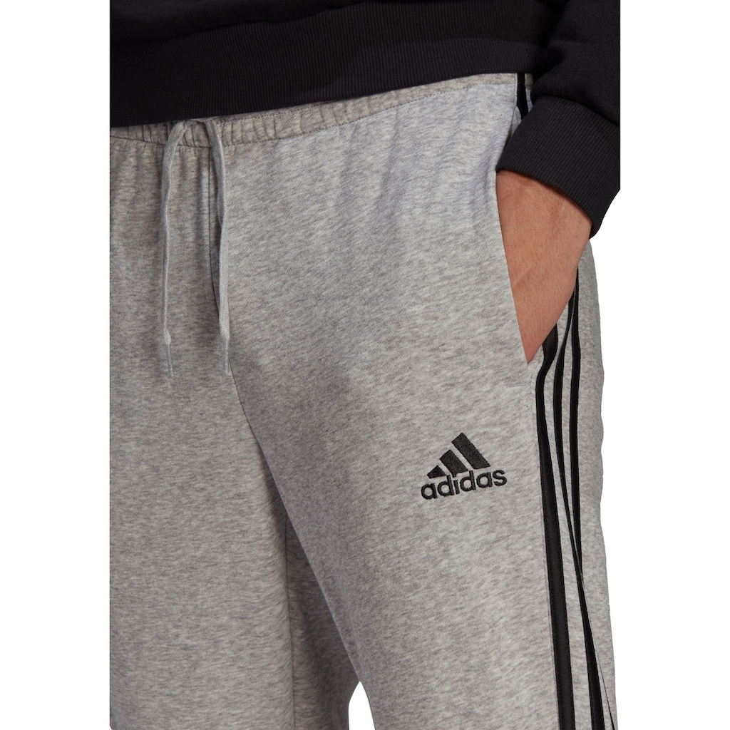 adidas Sportswear Sporthose »ESSENTIALS FLEECE TAPERED CUFF 3STREIFEN HOSE«, (1 tlg.)