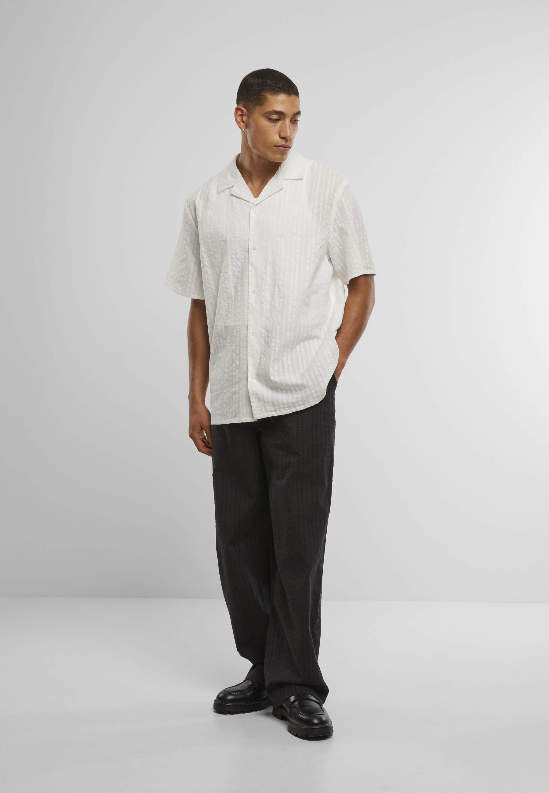URBAN CLASSICS Langarmhemd »Urban Classics Seersucker Resort Shirt« 1