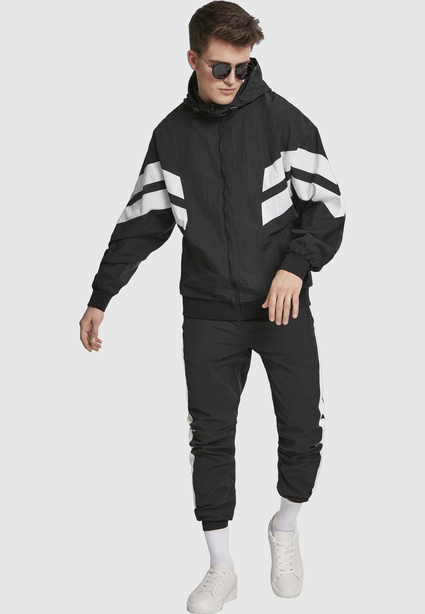 URBAN CLASSICS Allwetterjacke »Urban Classics Herren Crinkle Panel Track Jacket« 1 Stk. tlg. mit Kapuze