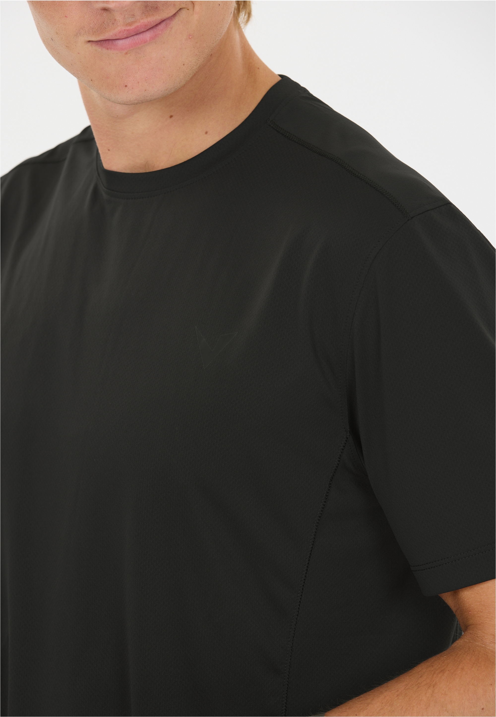 Virtus Funktionsshirt »Nessee« atmungsaktiv