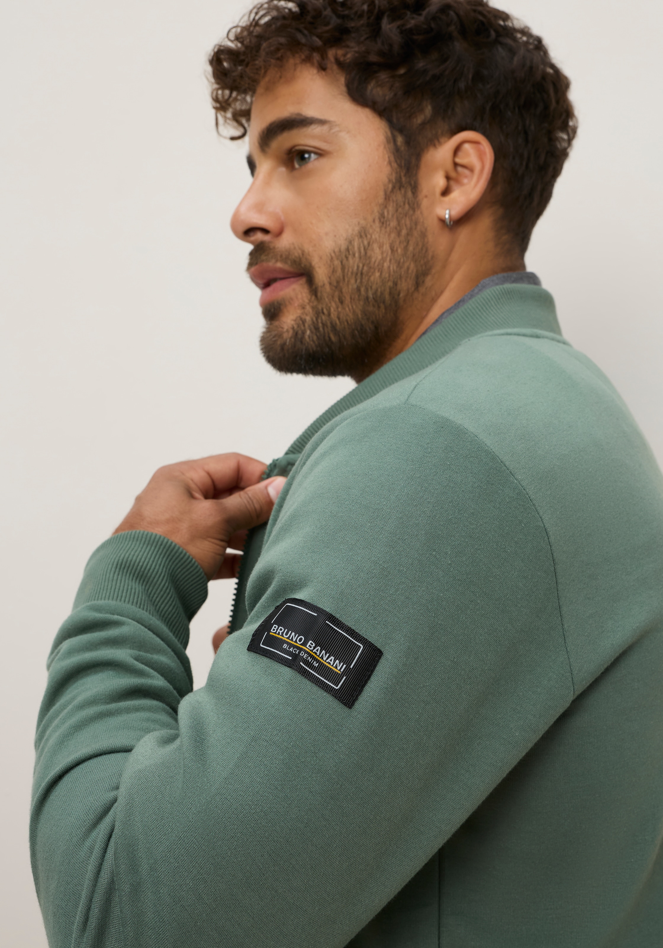Bruno Banani Sweatjacke mit Stehkragen und Eingrifftaschen