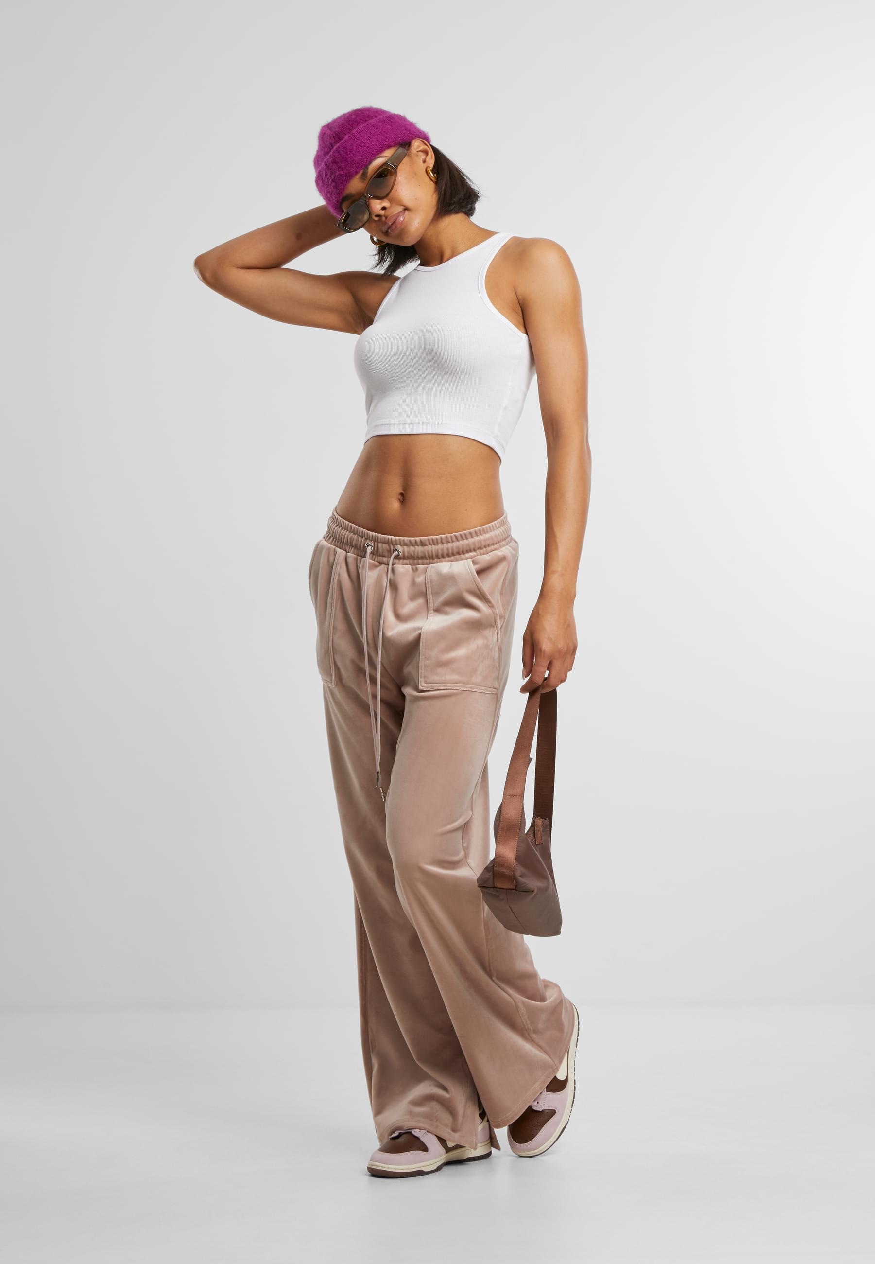 URBAN CLASSICS Jogginghose »Urban Classics Ladies Velvet Sweatpants«, (1 tlg.)