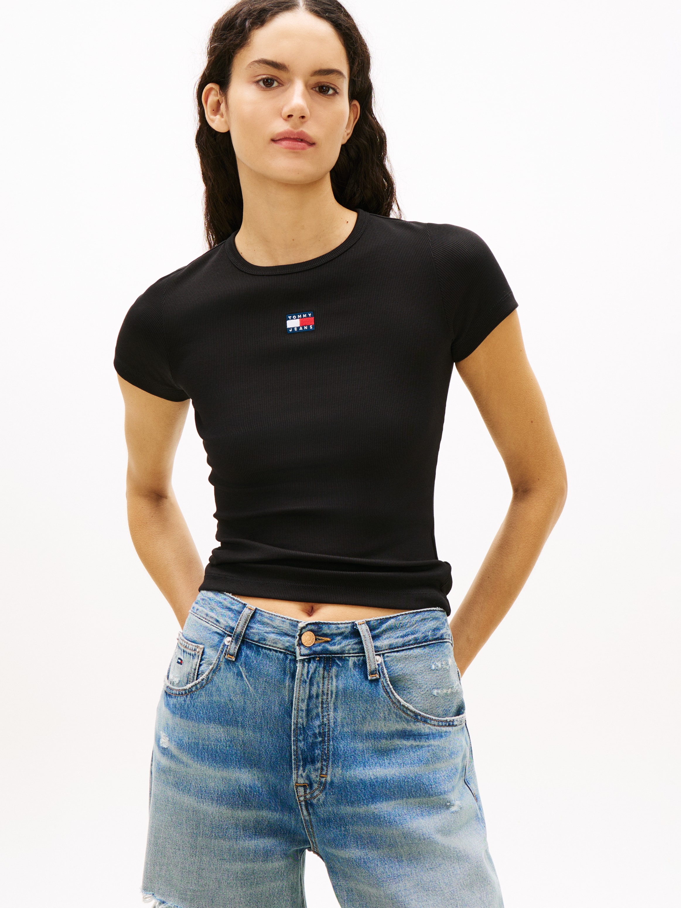 Tommy Jeans Kurzarmshirt "TJW SLIM BADGE RIB TEE" mit gerippter Struktur günstig online kaufen