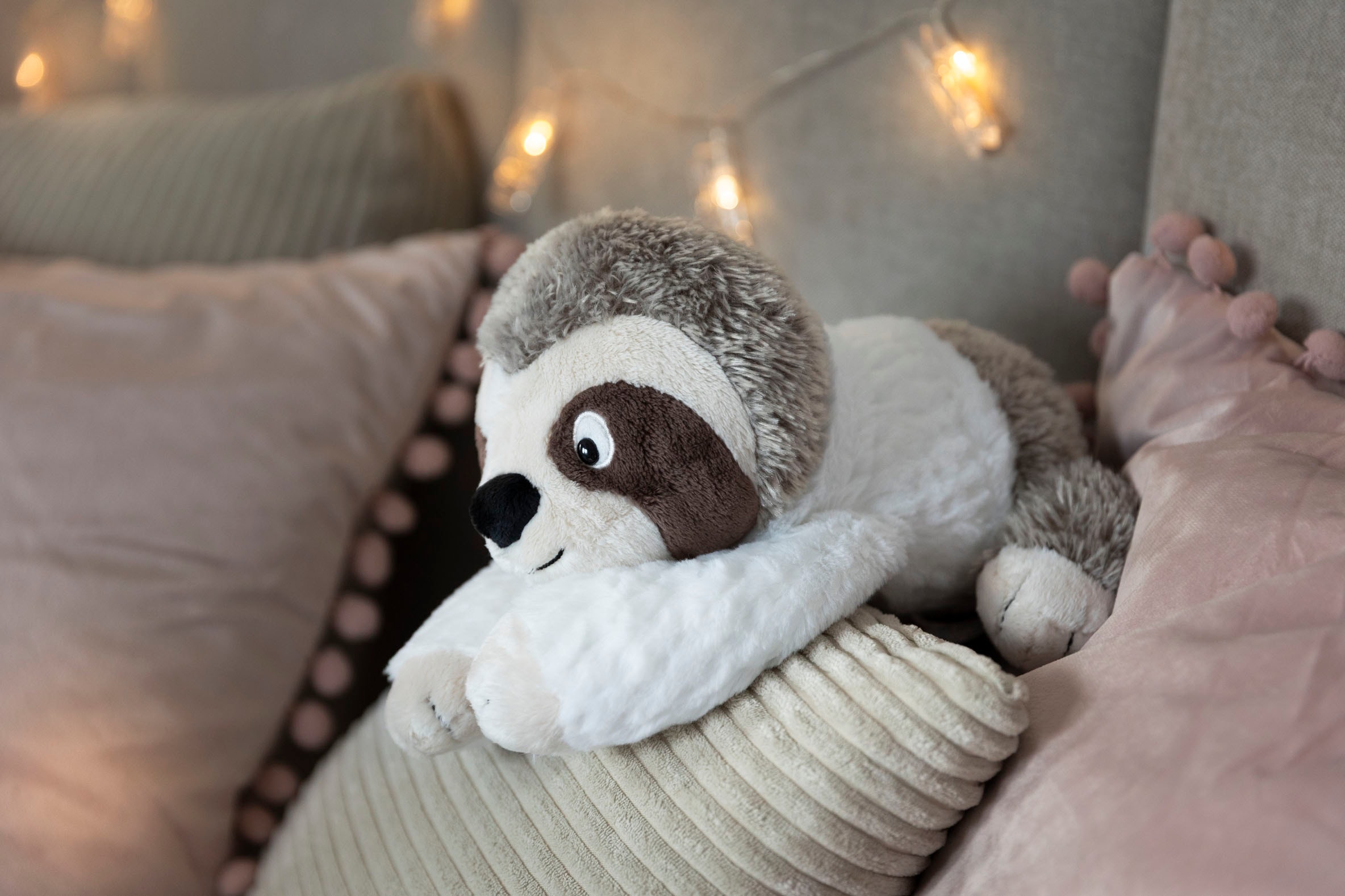 Nici Kuscheltier »Winter, Faultier Izzy Icetumbler, 30 cm liegend«, liegend; enthält recyceltes Material