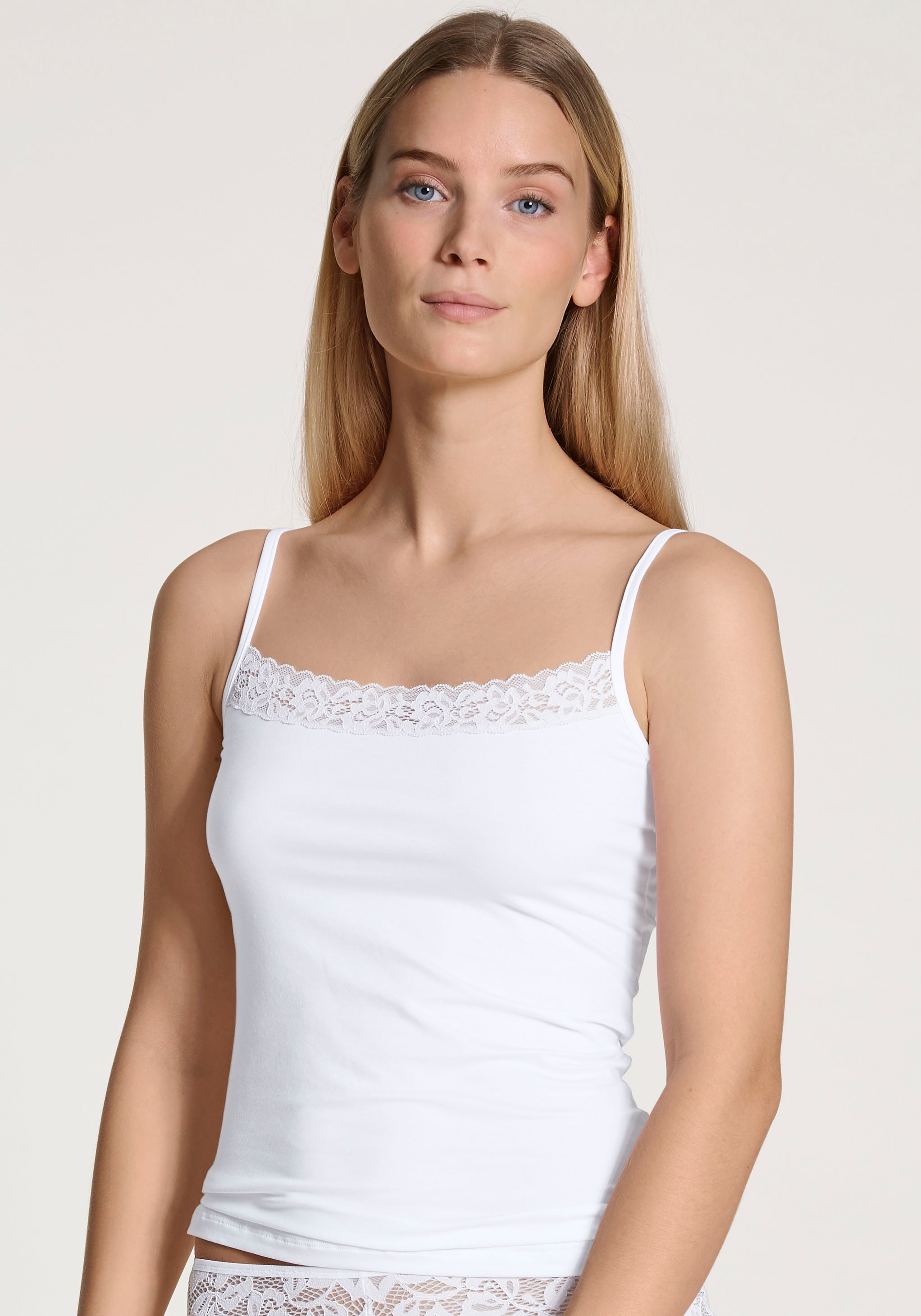 CALIDA Unterhemd »Natural Comfort Lace«, Trägern, verstellbaren mit | Top Spitzen-Look BAUR kaufen zarter