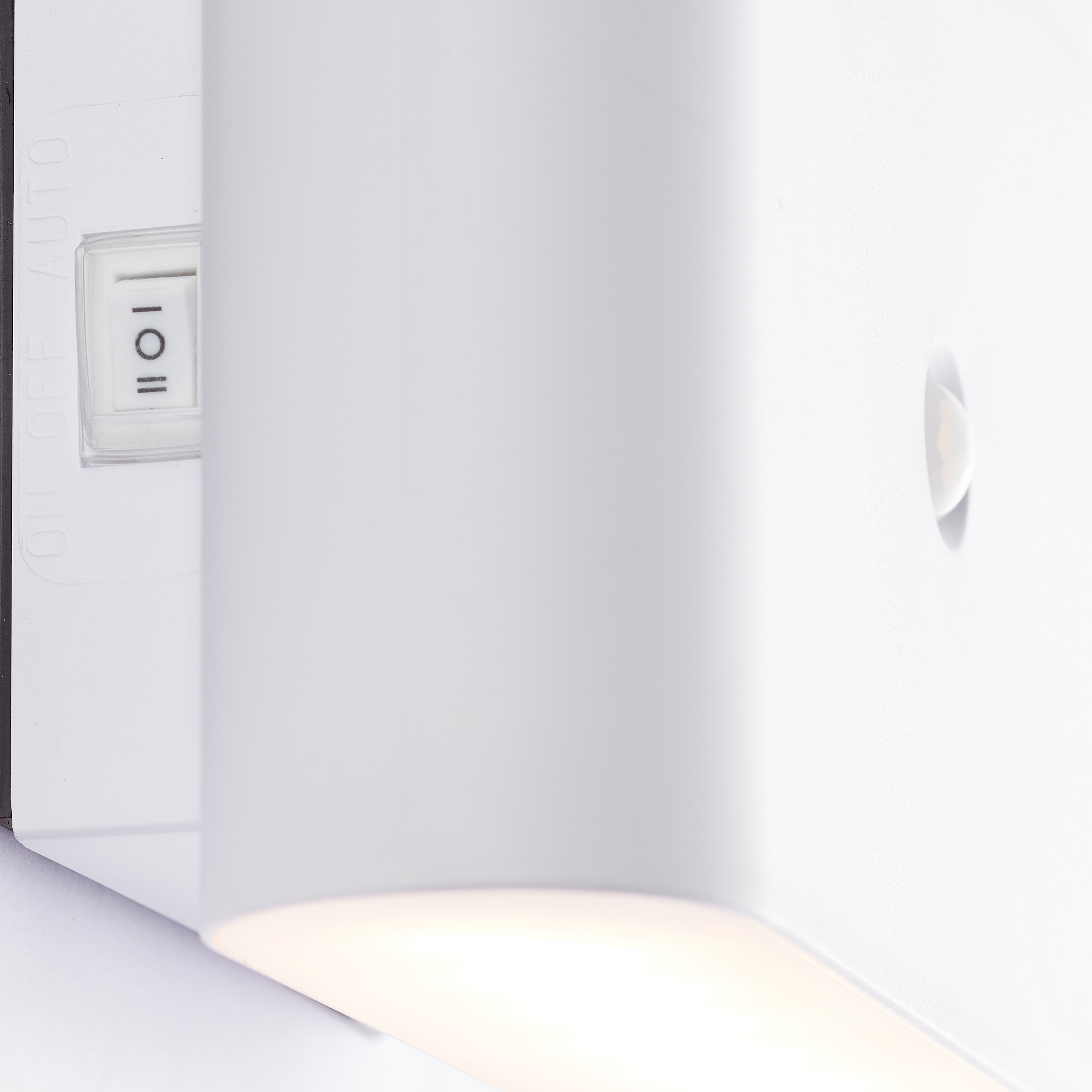 Brilliant LED Außen-Wandleuchte »Xino«, Akku-Leuchte, 330 lm, 3000K, magnetische Anbringung, Up-Downlight, USB