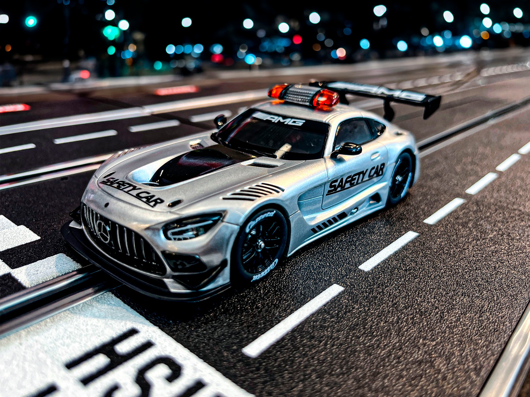 Carrera® Rennbahn-Auto »Mercedes-AMG GT3 Evo "´Safety Car"«, mit Lichteffekt
