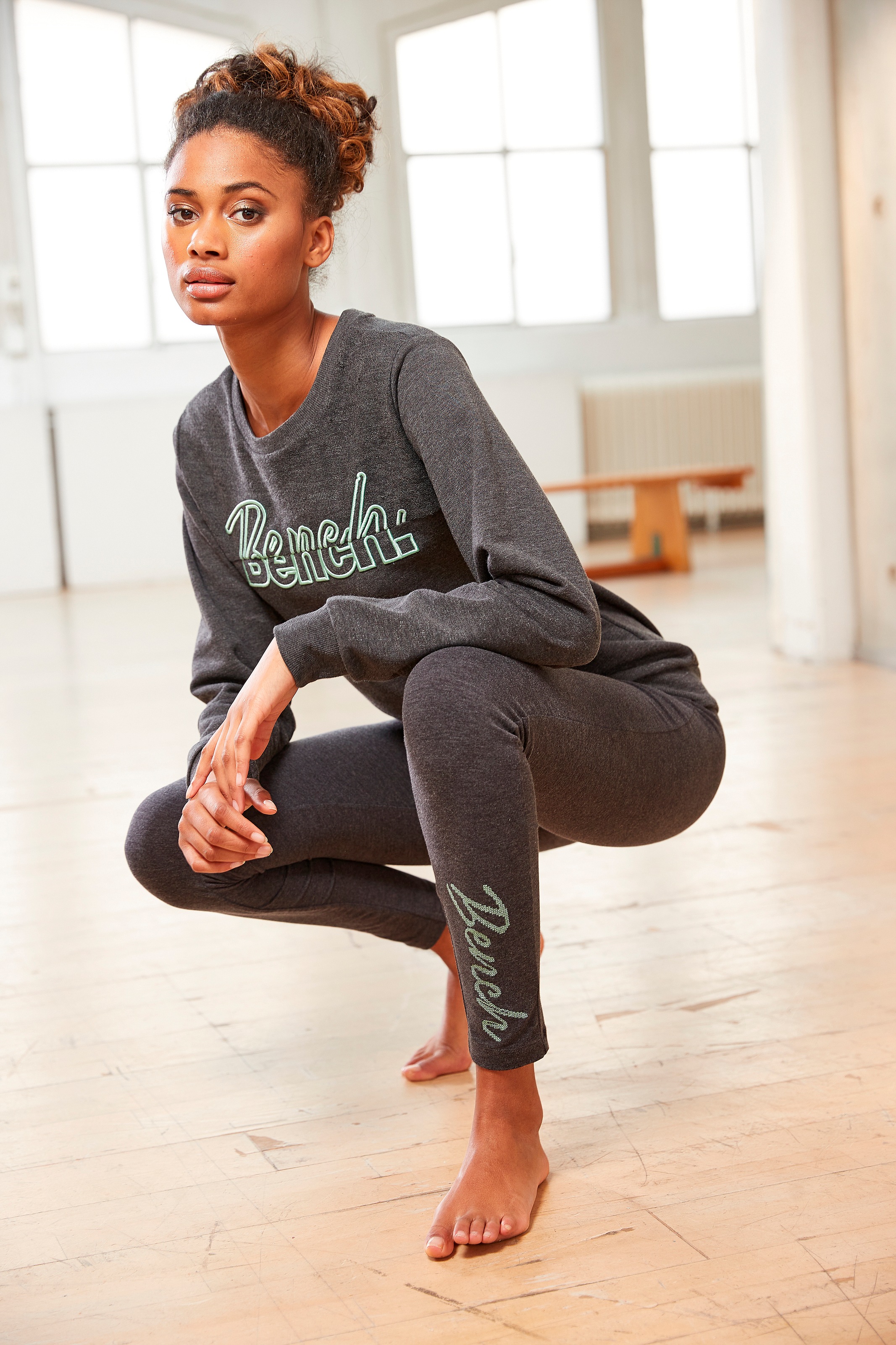 Bench. Sweatshirt, mit Logostickerei, Loungeanzug