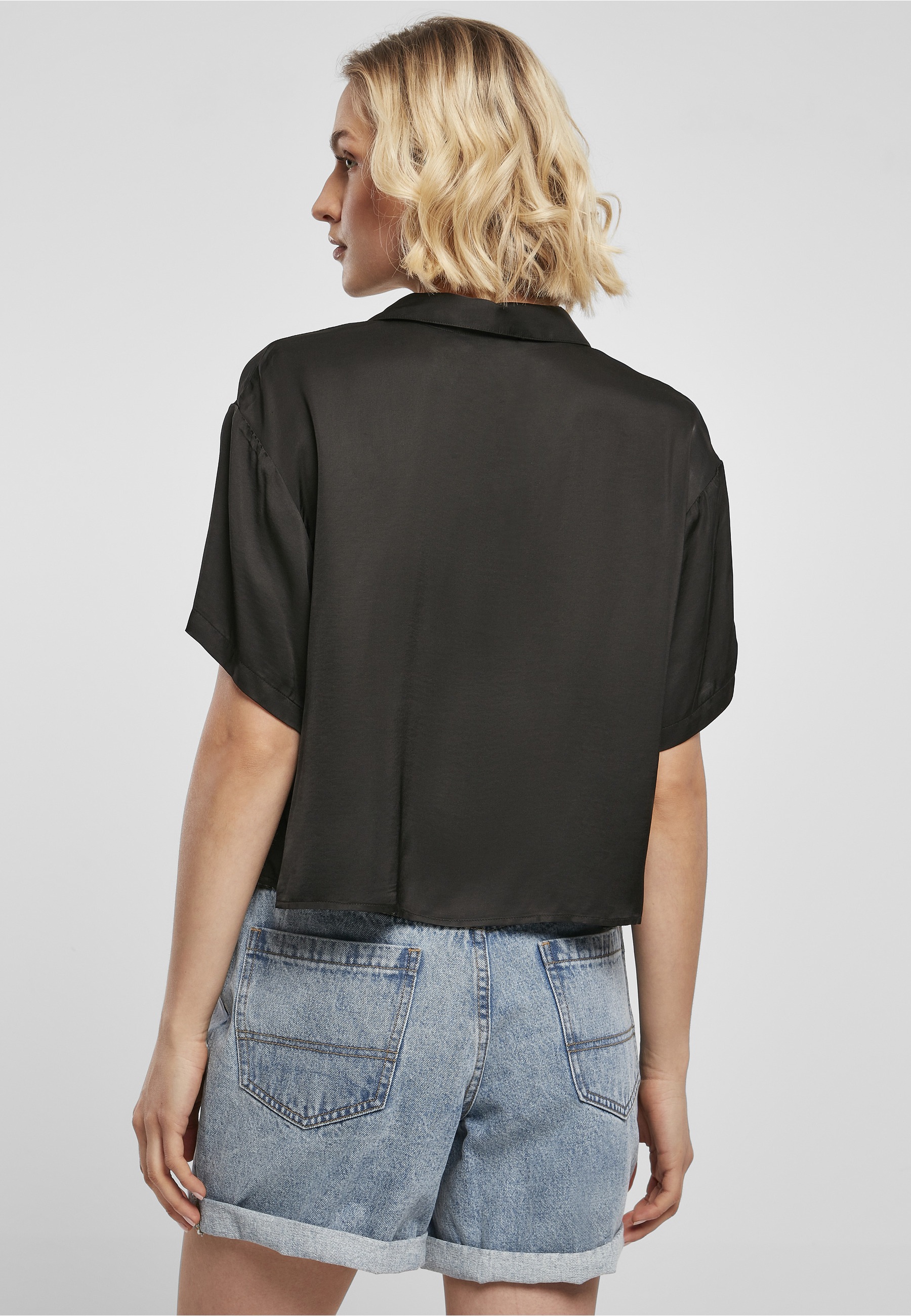 URBAN CLASSICS Kurzarmshirt »Urban Classics Damen Ladies Viscose Satin Resort Shirt« 1 Stk.