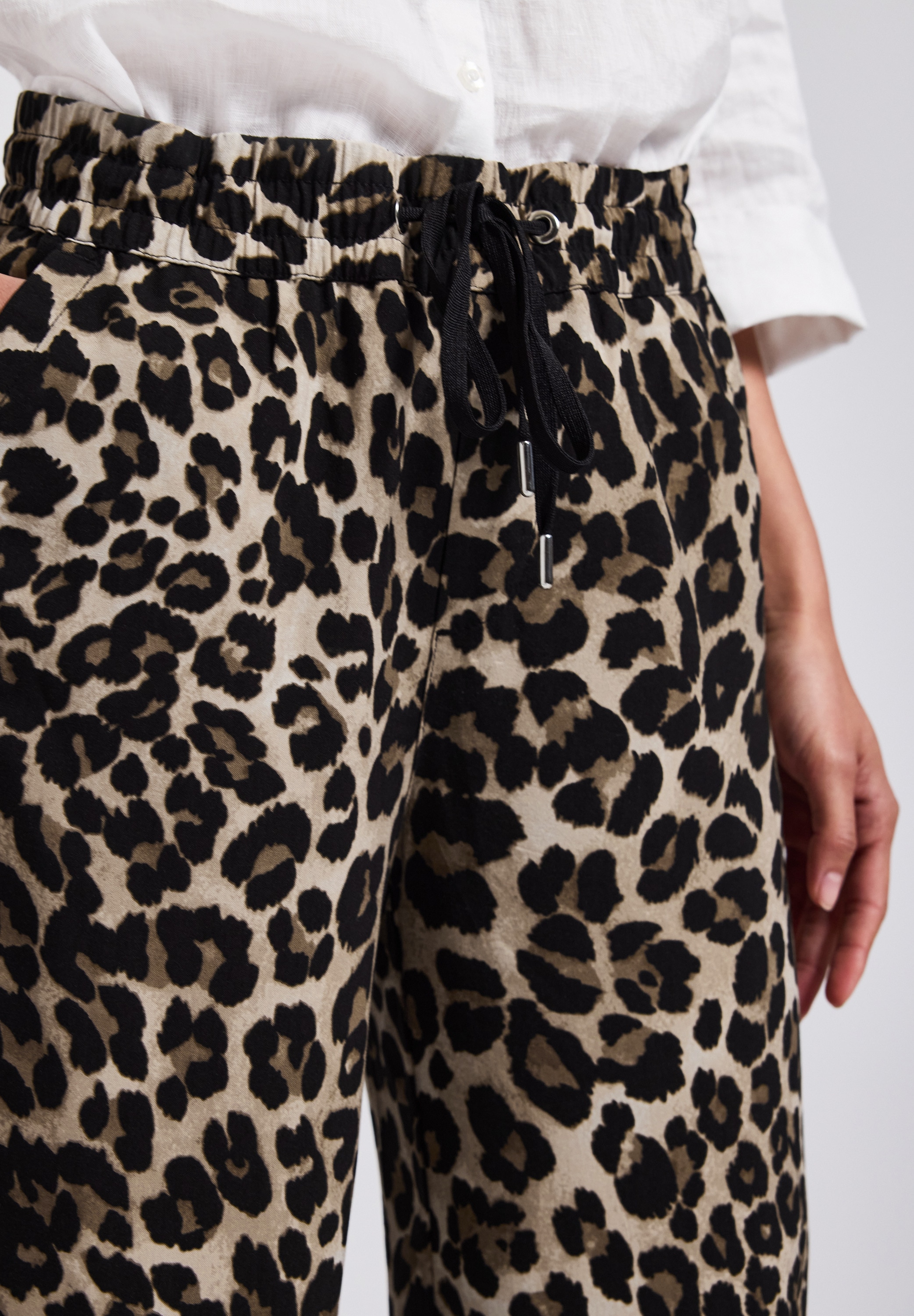 STREET ONE Stoffhose »Style Emee«, mit elastischem Bund und Tunnelzug, mit grafischem Muster