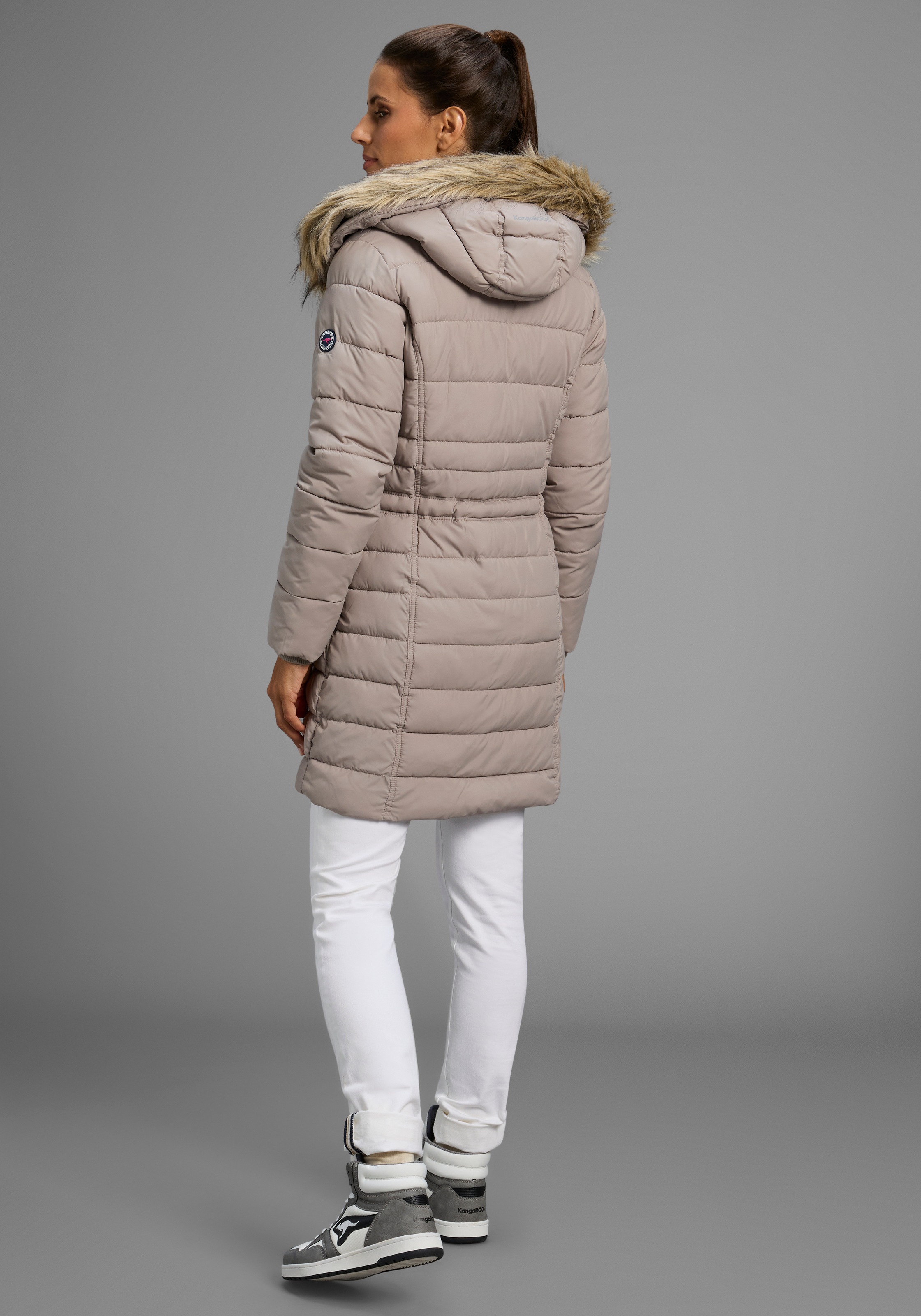 KangaROOS Steppjacke, mit Kapuze, figurbetonter Schnitt, mit Reißverschluss günstig online kaufen