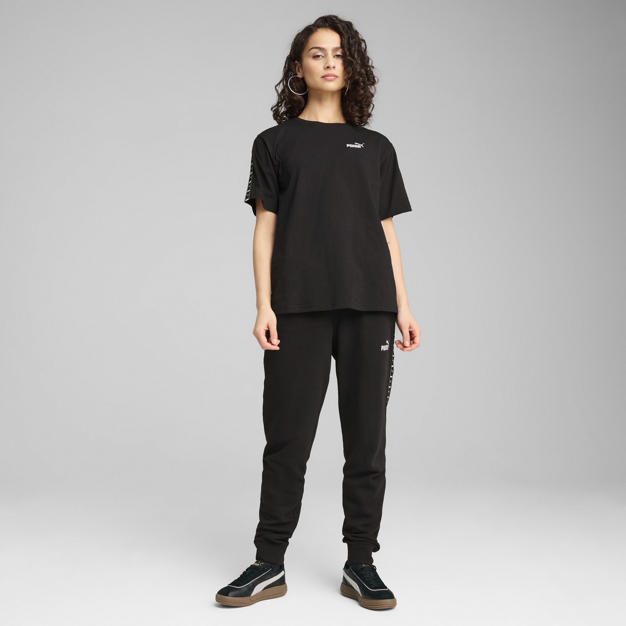 PUMA T-Shirt »ESS TAPE Relaxed Fit T-Shirt Damen«