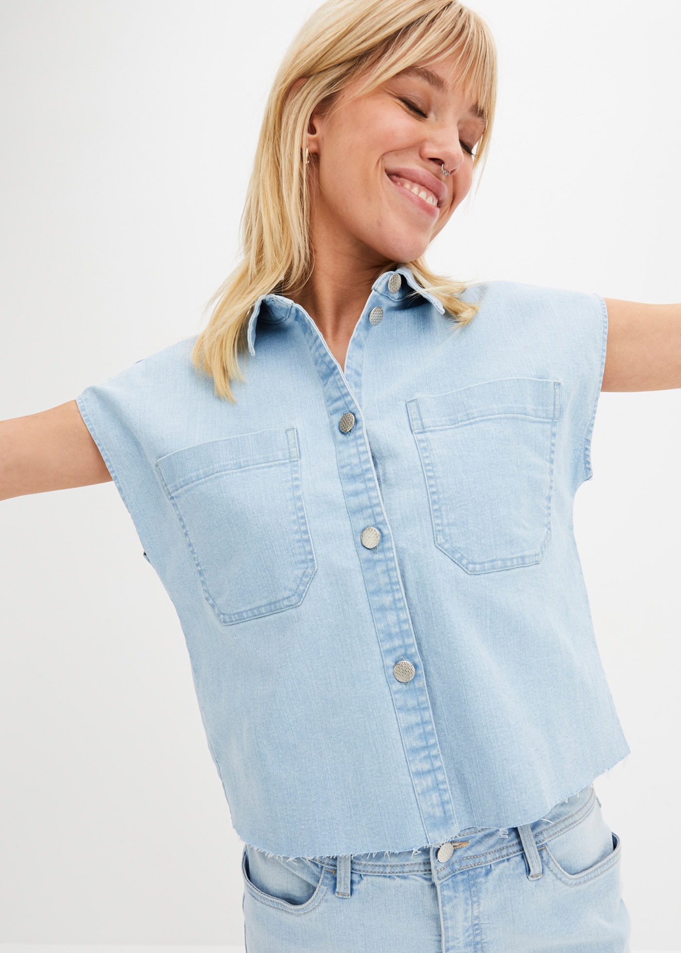 bonprix Jeansbluse »Kurze Boxy-Jeansbluse« kastiger Boxy-Shape, lässig geschnittene Passform, mit Brusttaschen