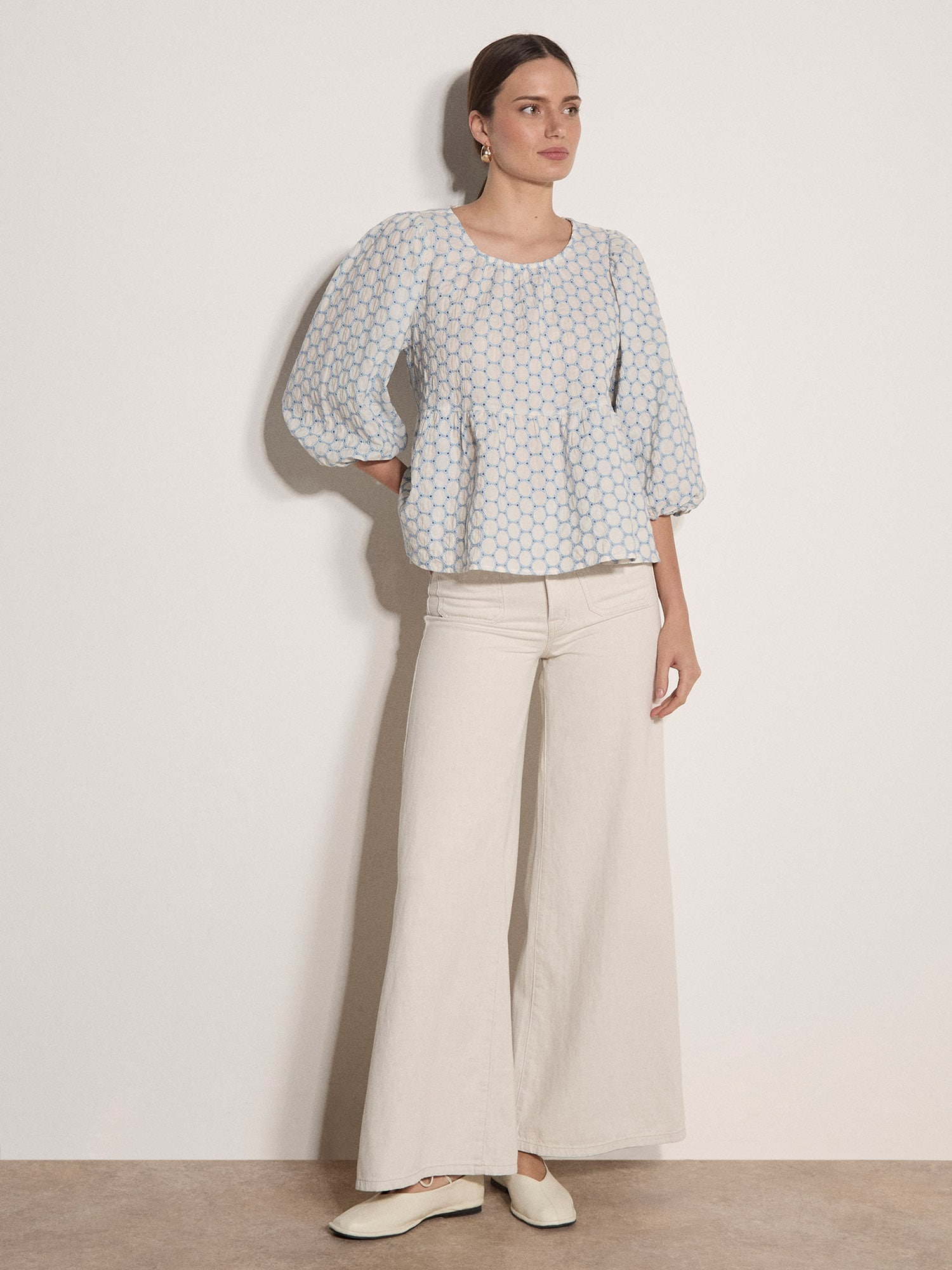 Apricot Druckbluse »Top mit Peplum-Saum und Kreisstickerei« Stickerei