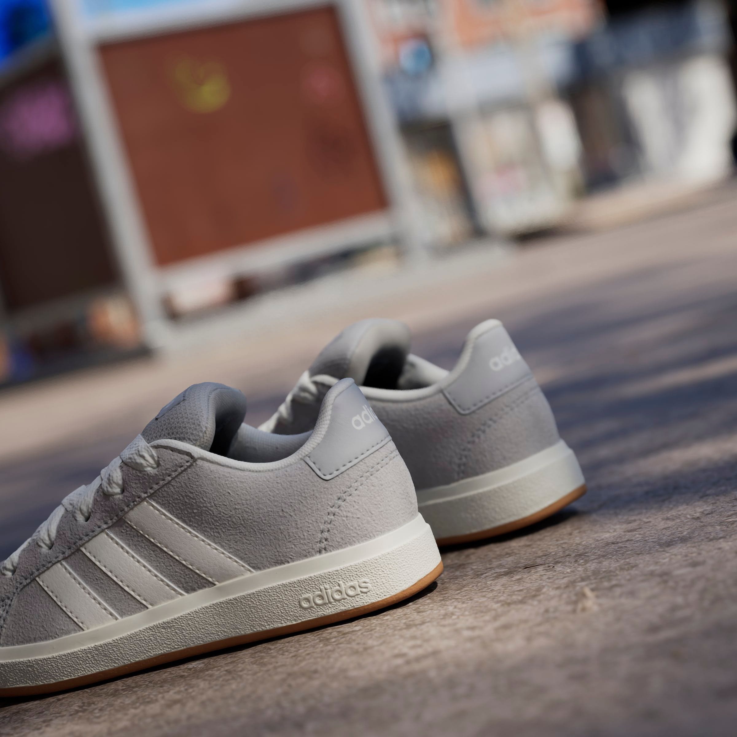 adidas Sportswear Sneaker »GRAND COURT 00S KIDS«, Design auf den Spuren des adidas Superstar