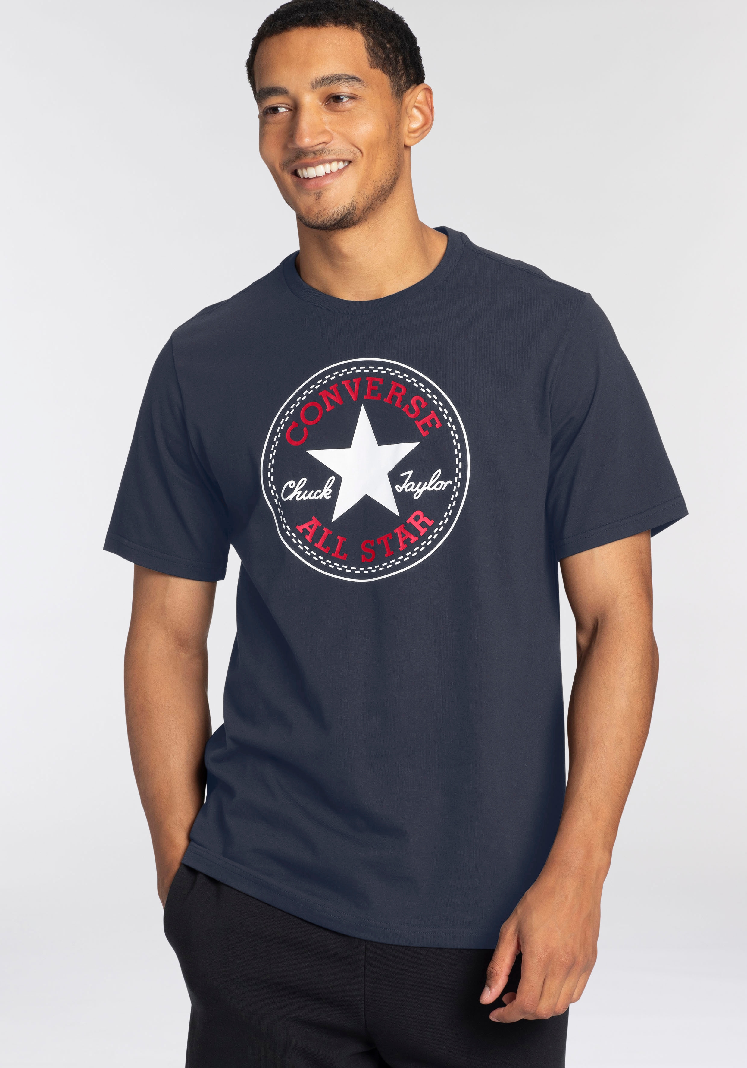 Converse T-Shirt "CHUCK LOGO TEE" mit Rundhalsausschnitt, aus Baumwolle, normale Länge