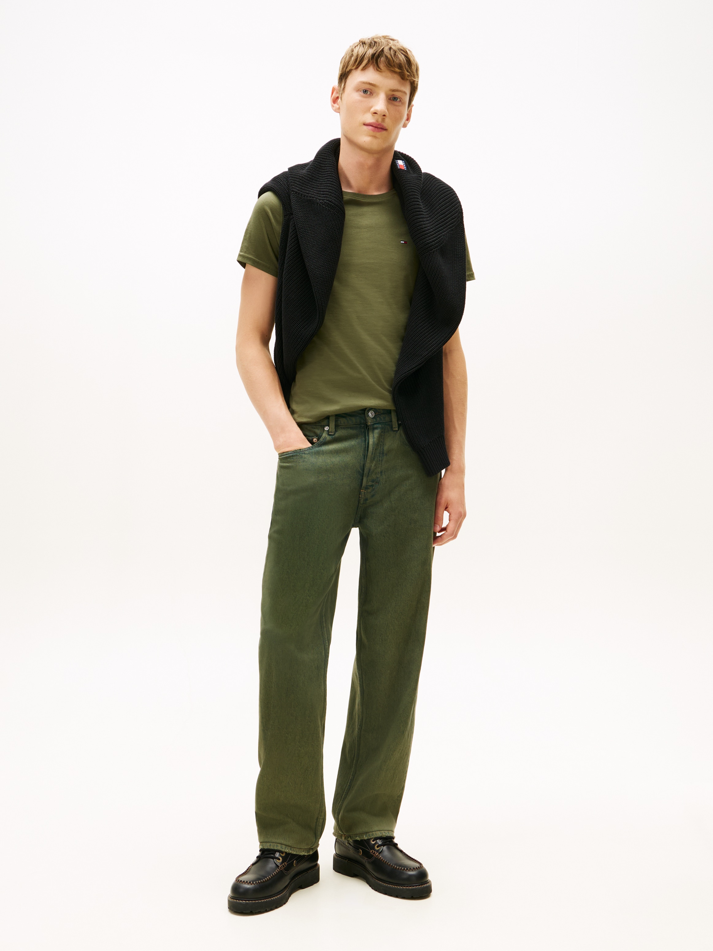 Tommy Jeans T-Shirt »TJM ESSENTIAL SOLID« mit Rundhalsausschnitt und dezenter Logo-Flag