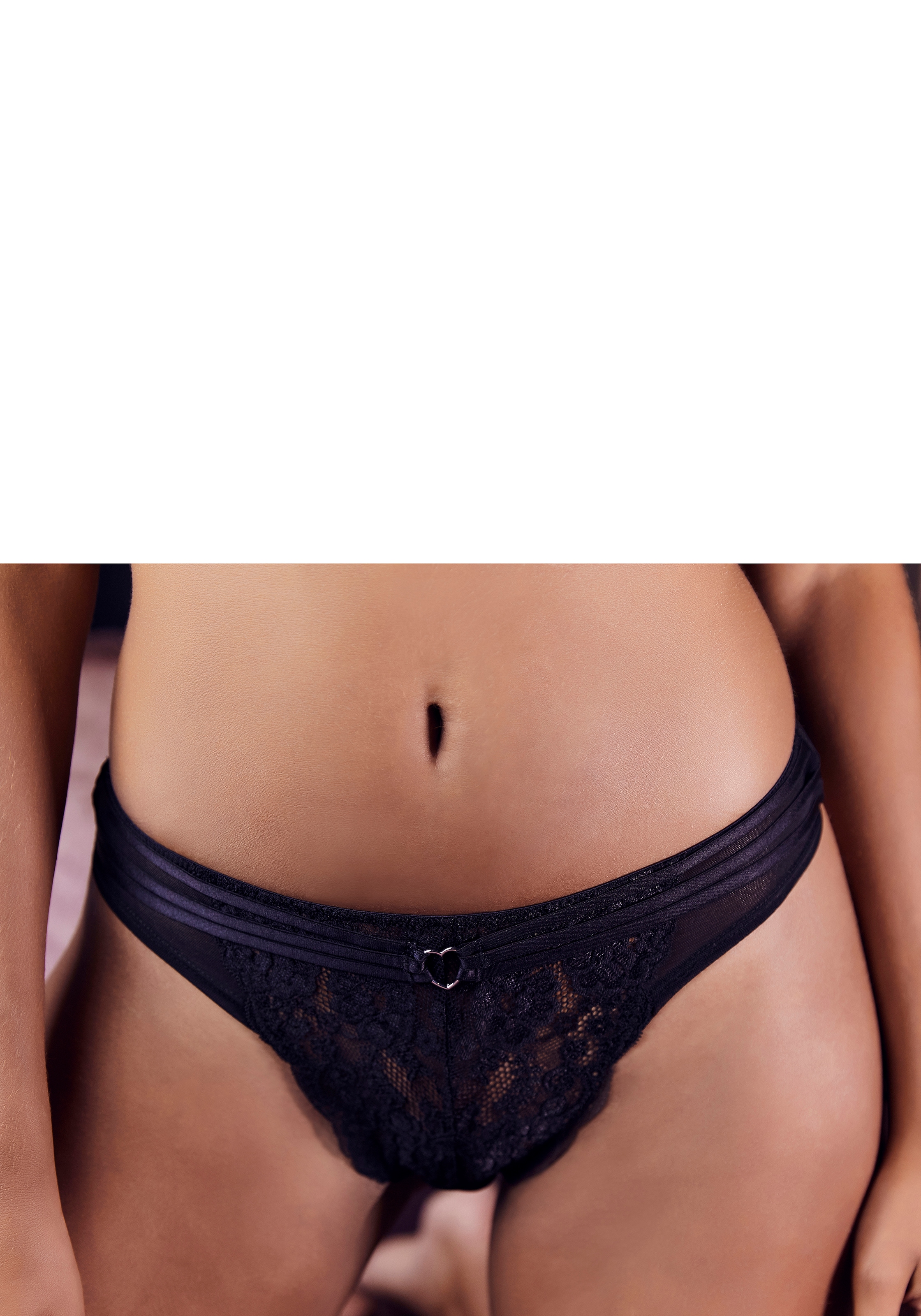 Vivance Stringpanty »Francesca«, mit feinem Herzaccessoire