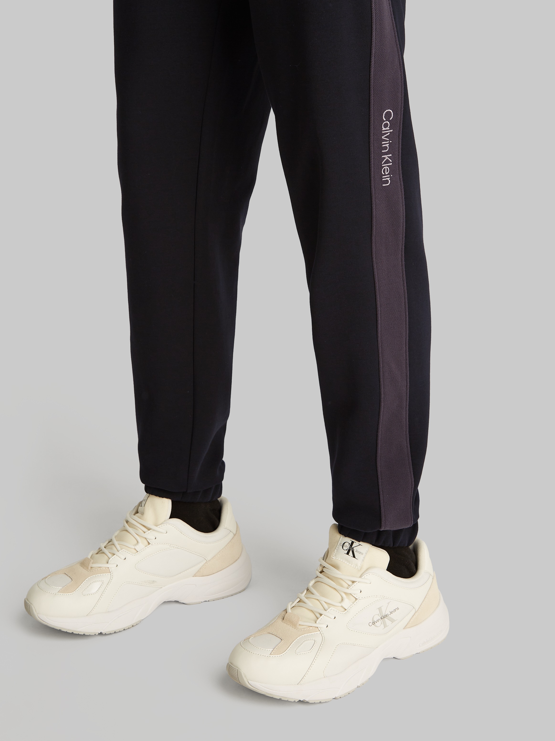 Calvin Klein Jeans Sweathose "LOGO TAPE SWEATPANT", mit Logobändern günstig online kaufen