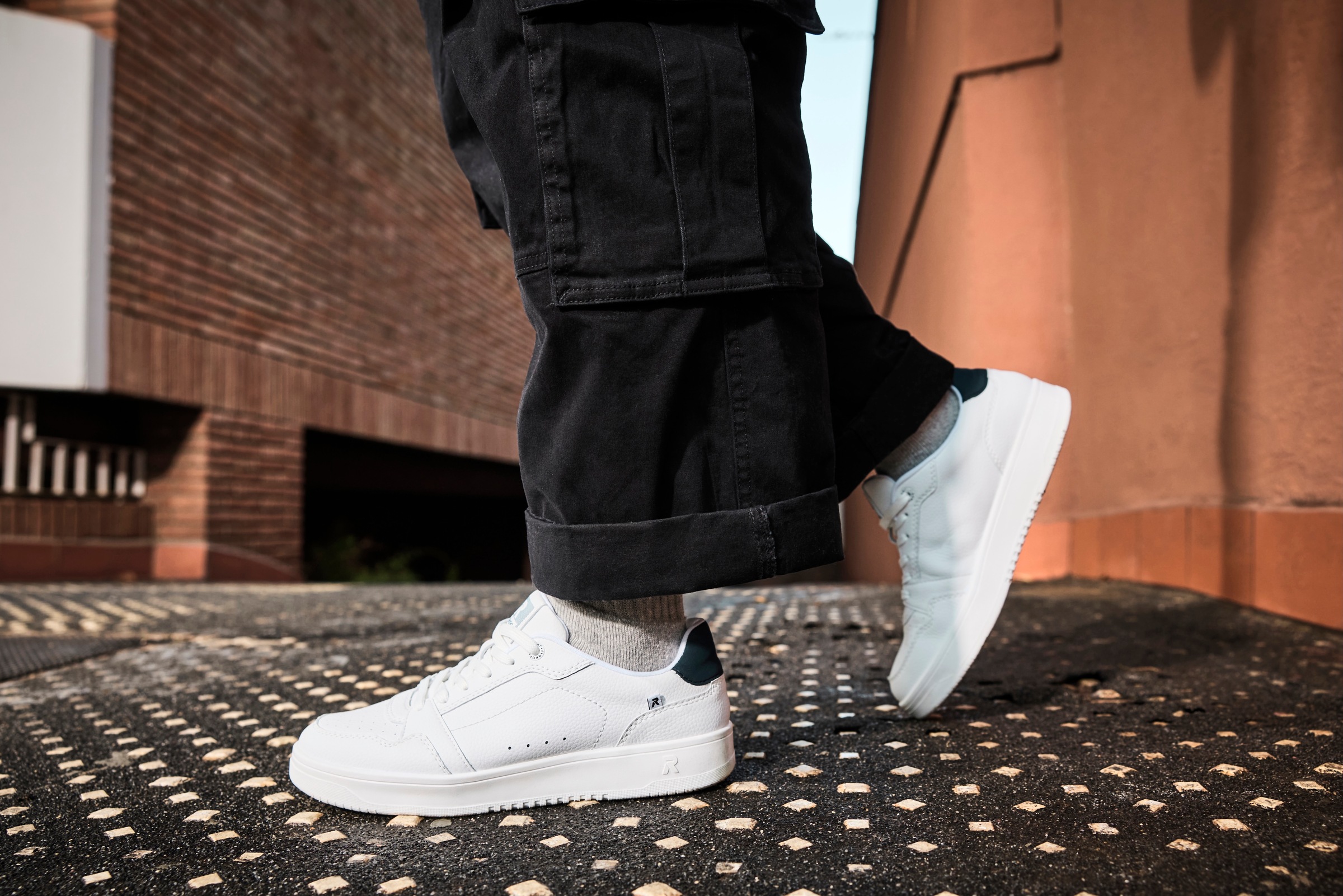 RIEKER Sport Sneaker, Schnürschuh, Freizeitsneaker, Halbschuh mit dezenter Perforation
