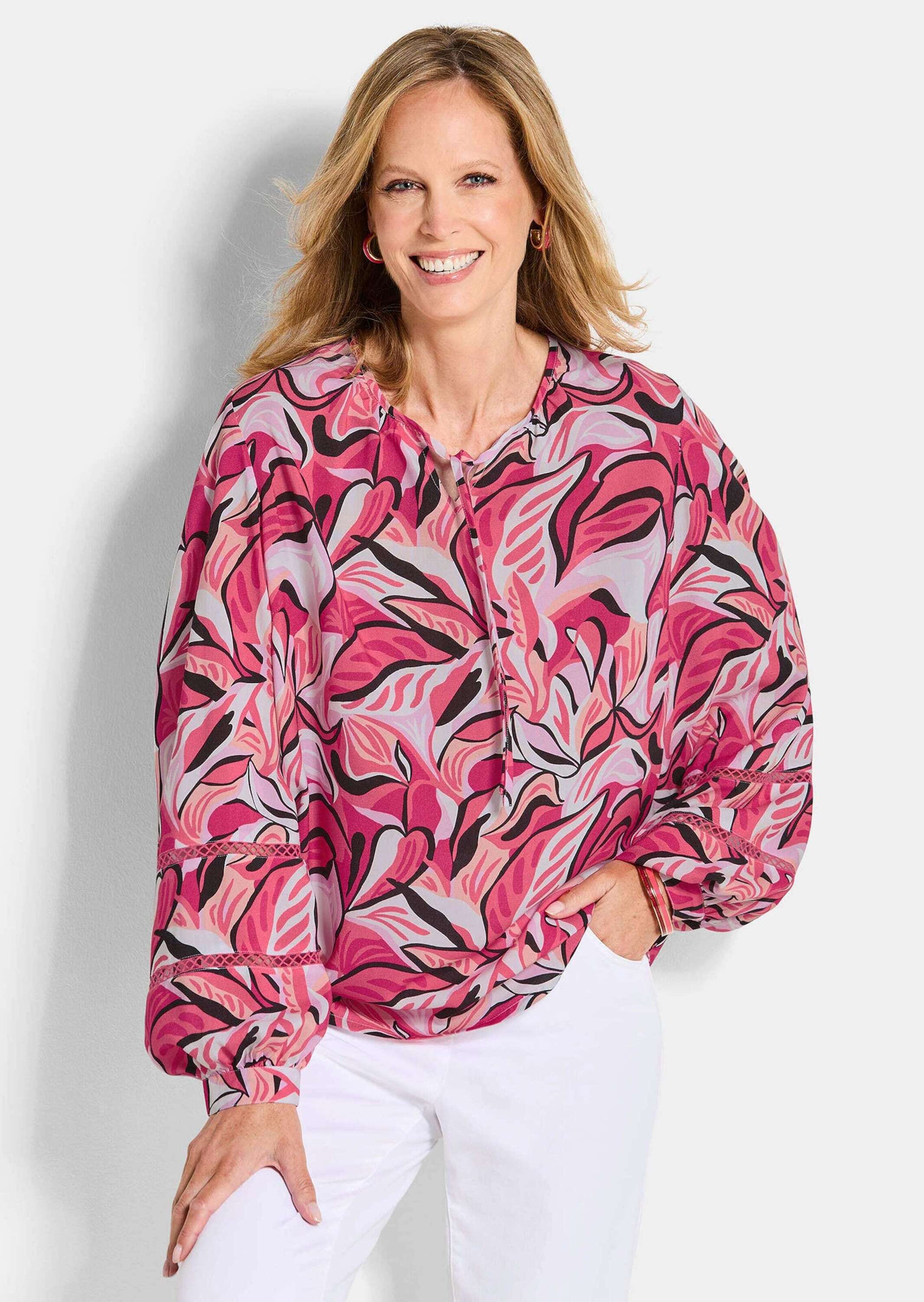 GOLDNER Kurzarmbluse »Kurzgröße Viskosebluse mit floralem Muster« Spitzenbänchen im Ärmel