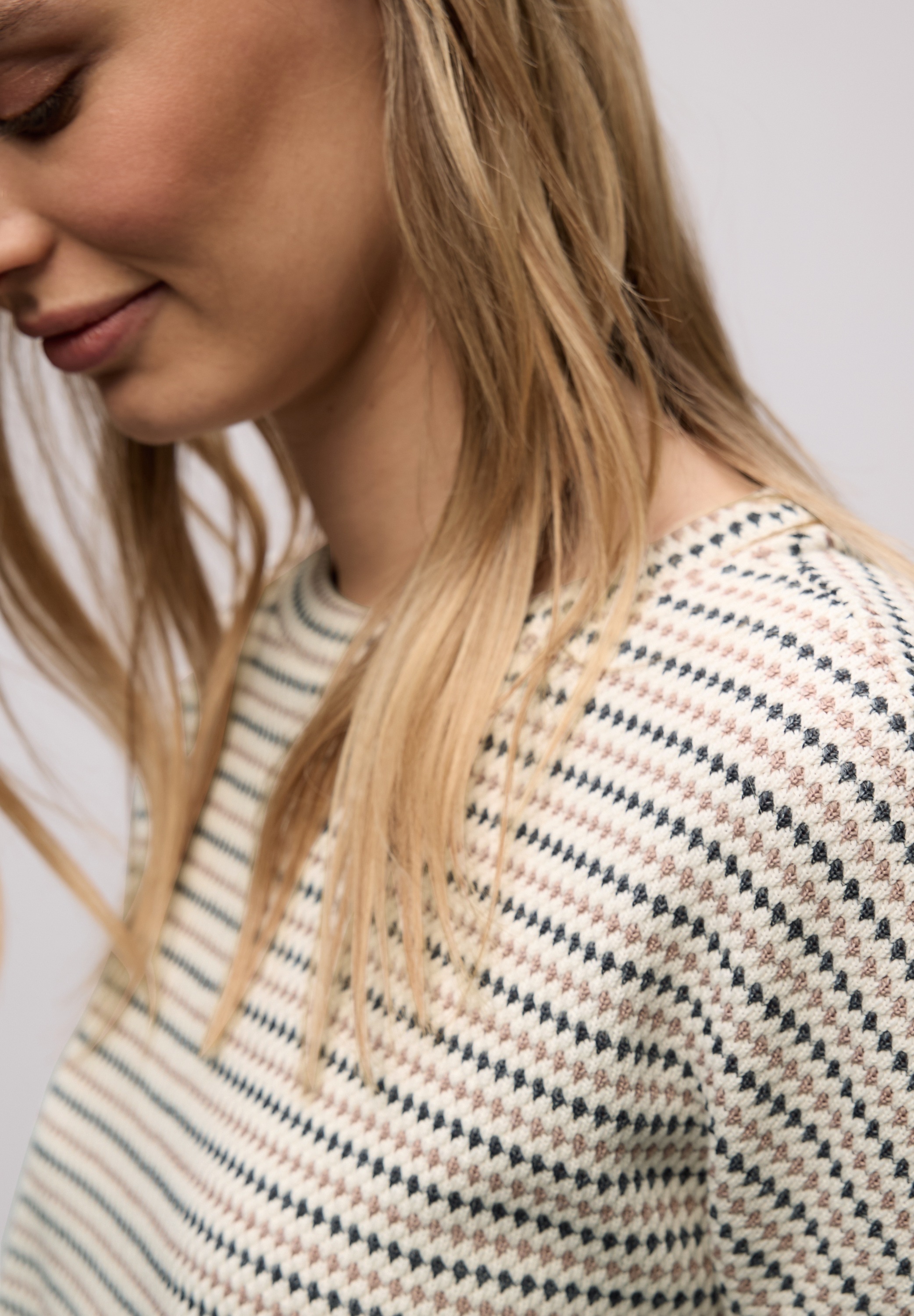 Thumbnail - STREET ONE 3/4-Arm-Shirt mit gestreiften Strick-Look und U-Boot-Ausschnitt