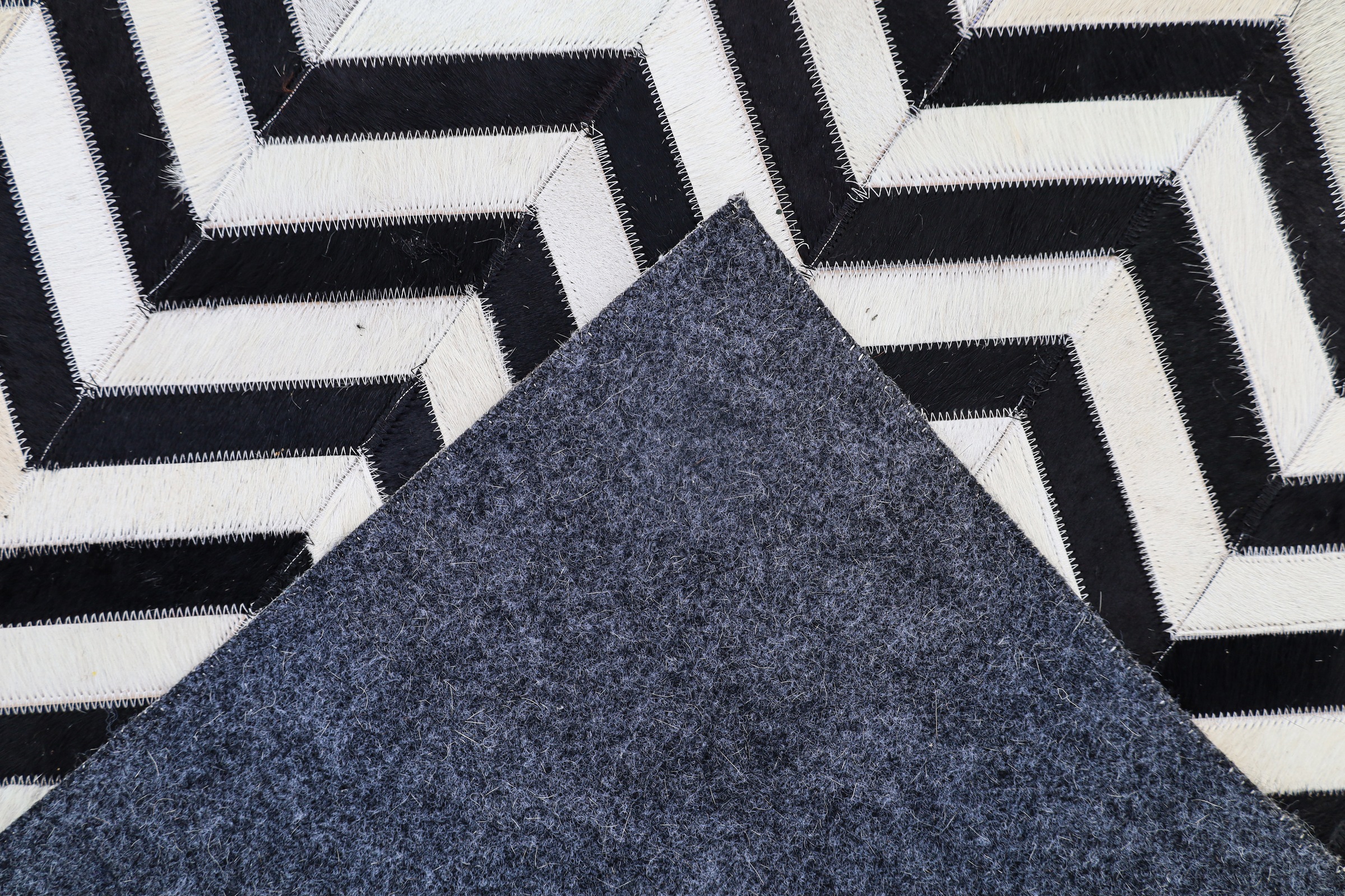 Myflair Möbel & Accessoires Fellteppich »ZEBRA EDGE, echtes Rinderfell« rechteckig 10 mm Höhe handgenäht, Naturprodukt, Zickzack Muster, natürliche Struktur