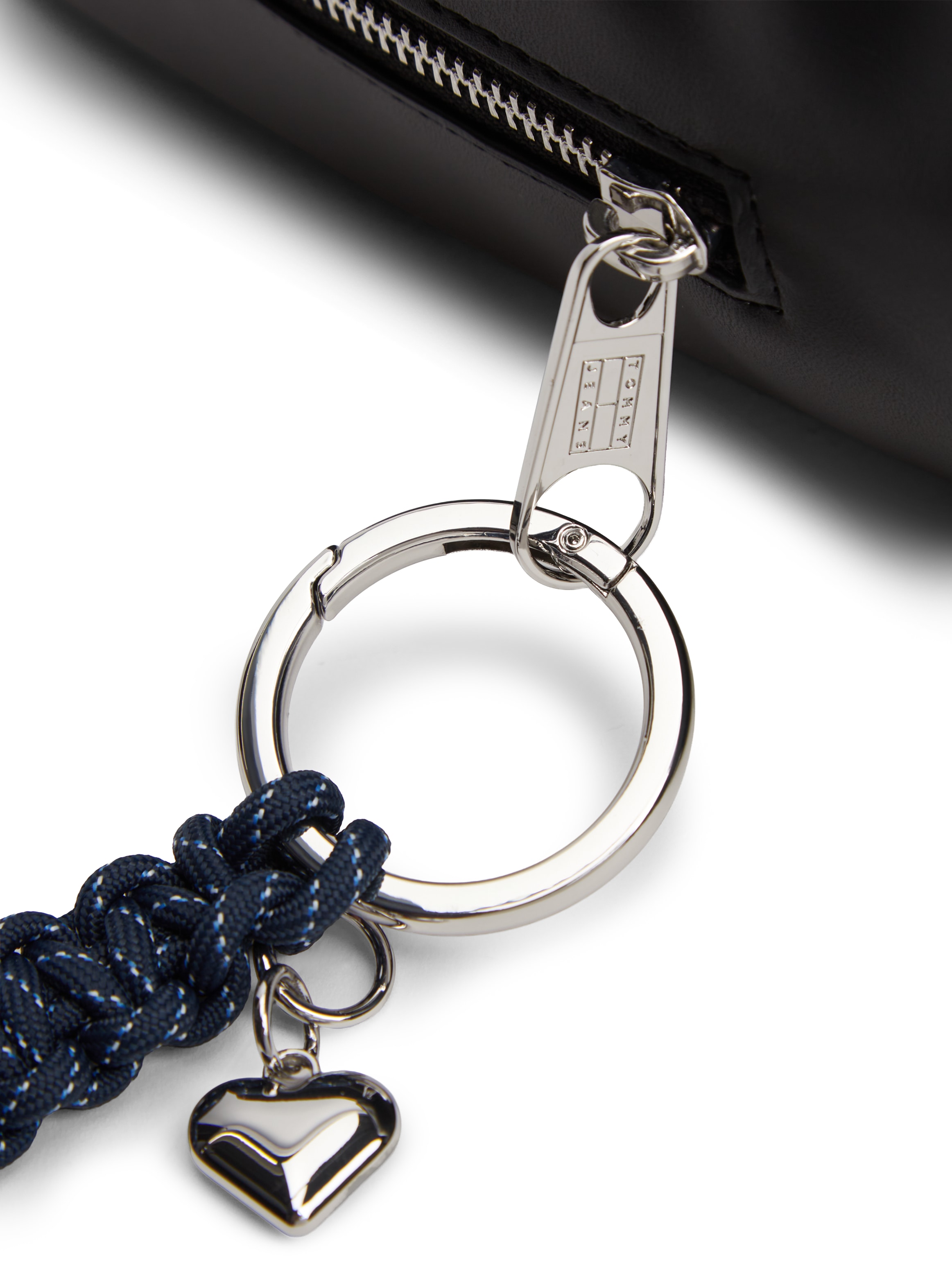 Tommy Jeans Cityrucksack »TJW CITY CHARM DOME BACKPACK« Freizeitrucksack, City Bag mit Logoemblem un Anhänger