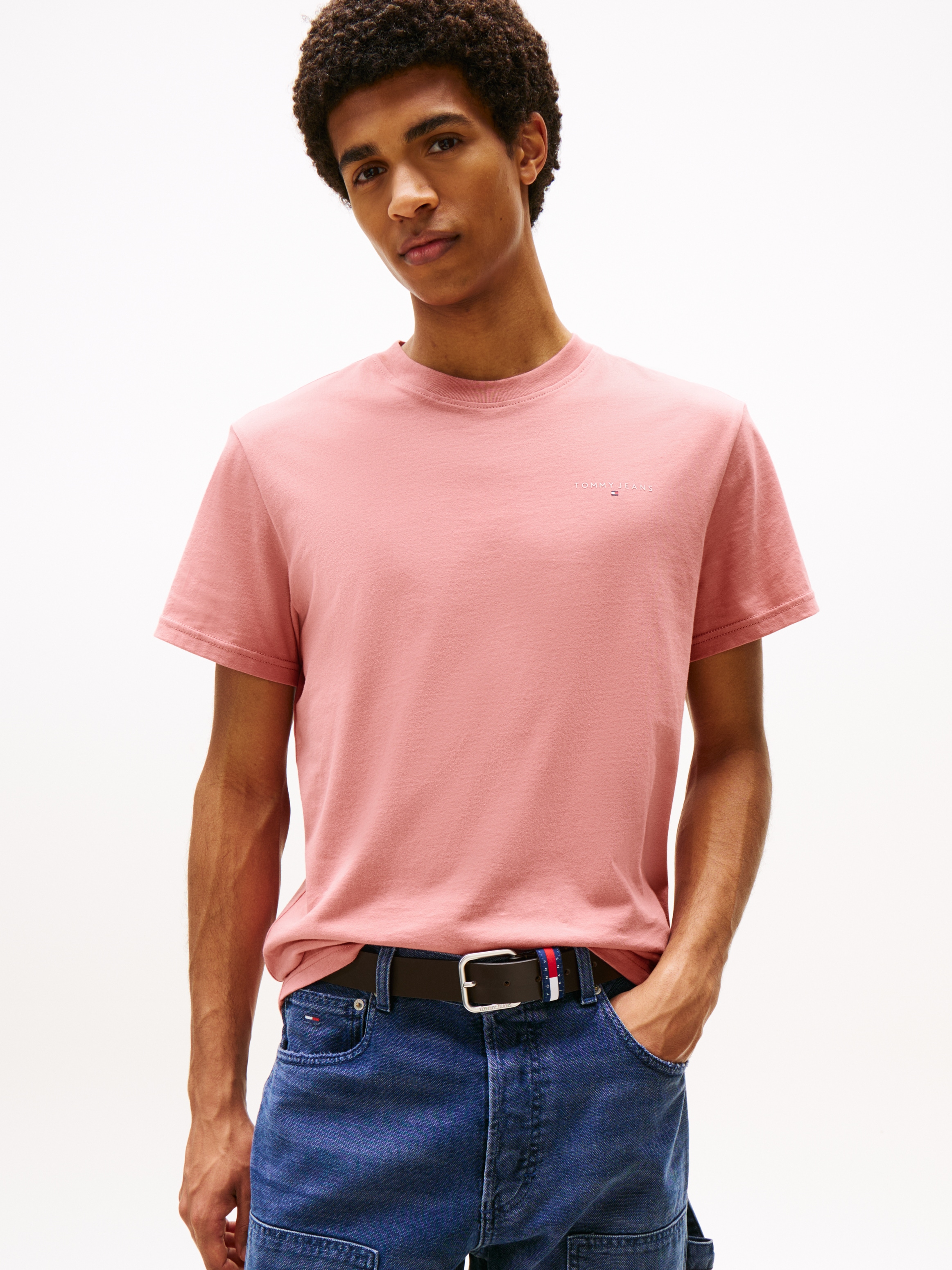 Tommy Jeans T-Shirt »TJM SLIM LINEAR CHEST TEE EXT«, Mit Rundhalsausschnitt