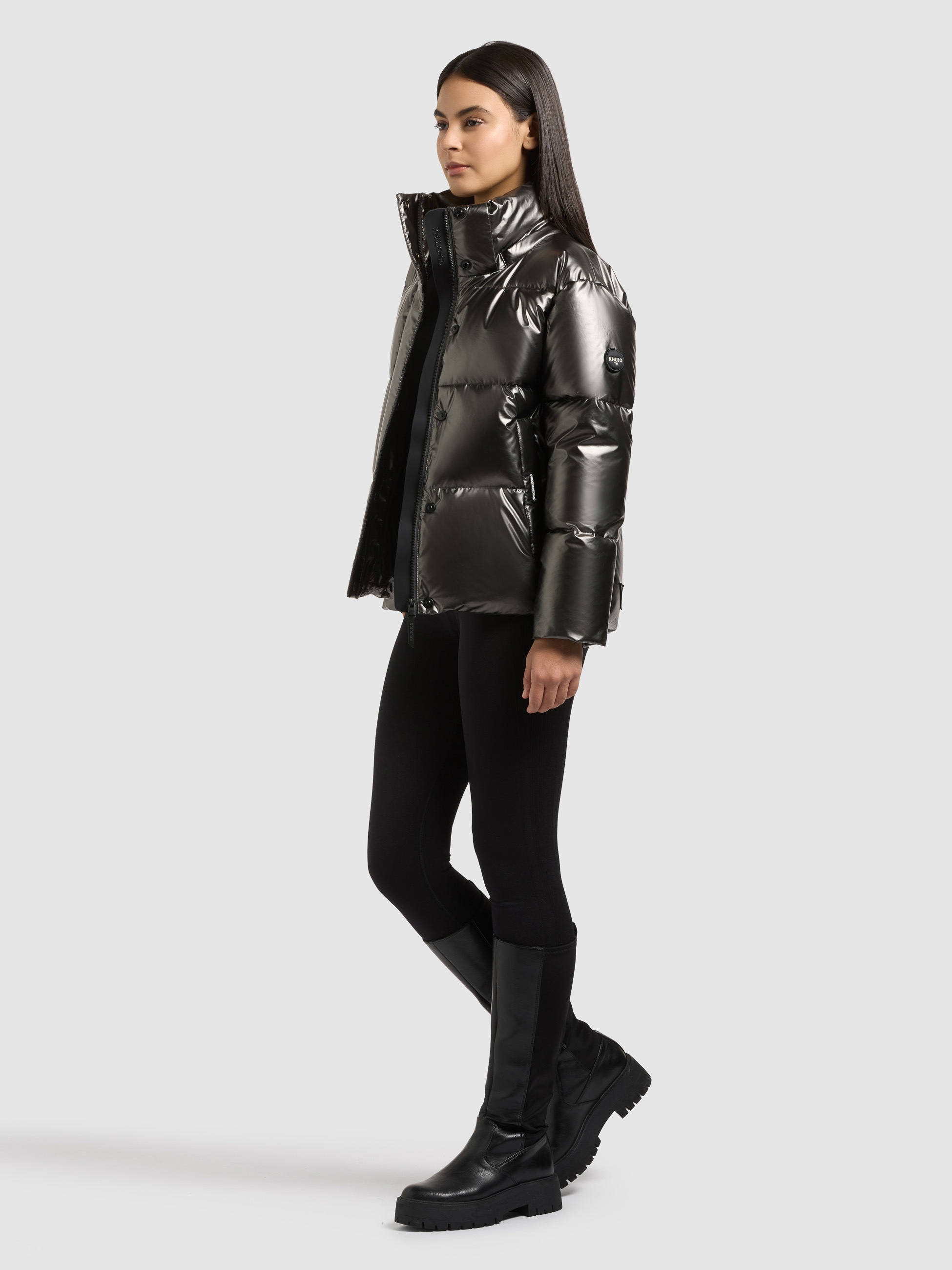 khujo Steppjacke »DEVINA3 SHINY« mit Kapuze Reißverschlusstaschen, eine Innentasche