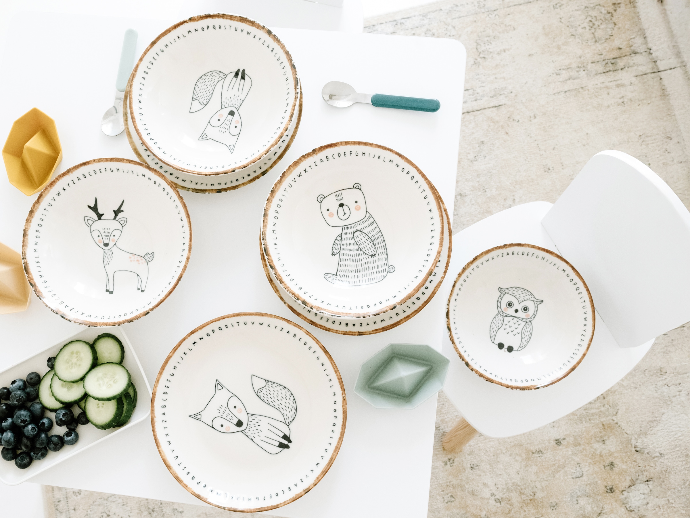 CreaTable Teller-Set »Freunde des Waldes Bunt, Teller Set 8-tlg.« Tiermotive, skandinavischer Stil, unregelmäßiger brauner Rand
