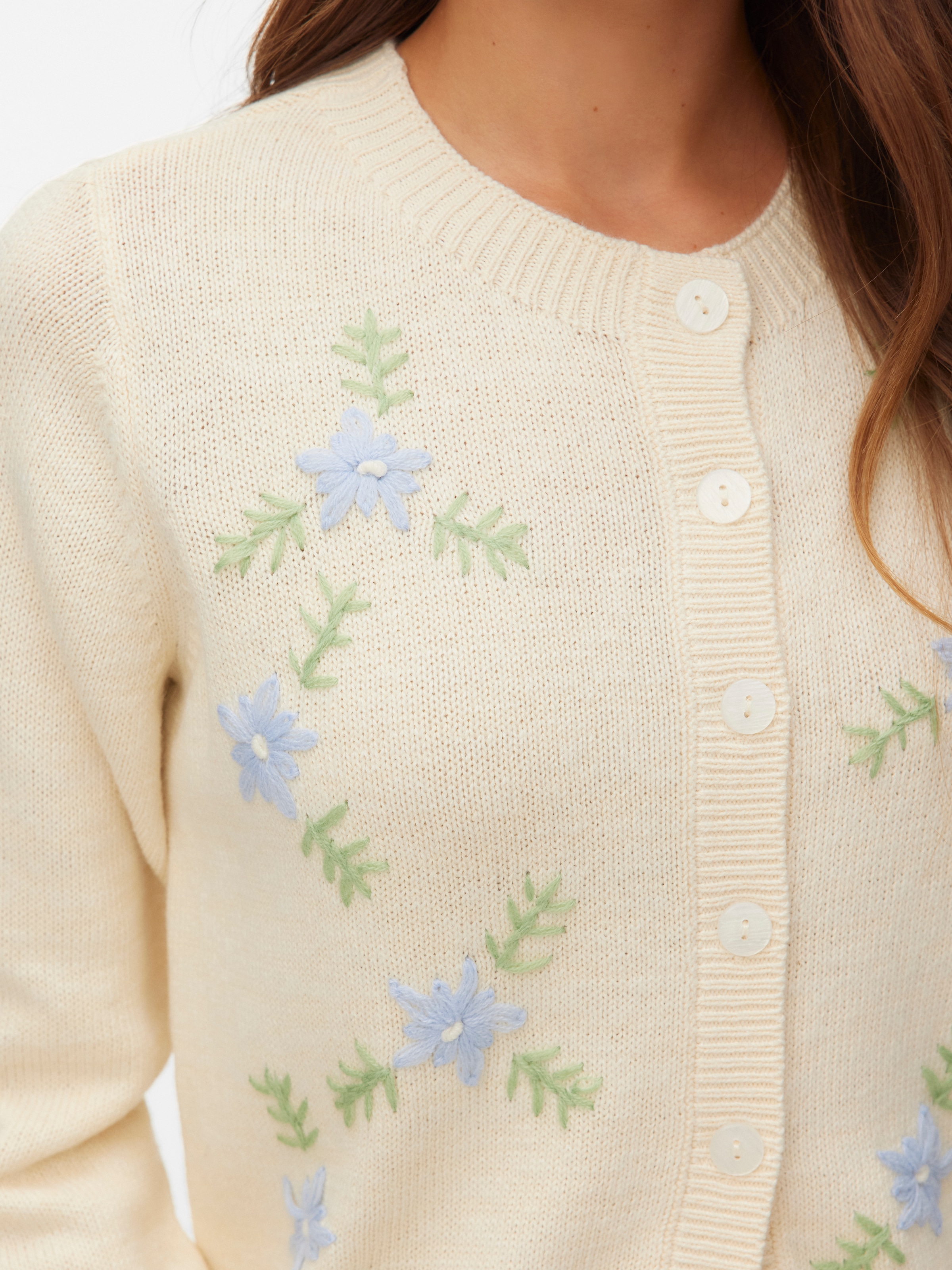 Vero Moda Strickjacke »VMCAMILLE LS O-NECK EMB CARDIGAN BTQ« Materialmix, regular fit, Stickerei