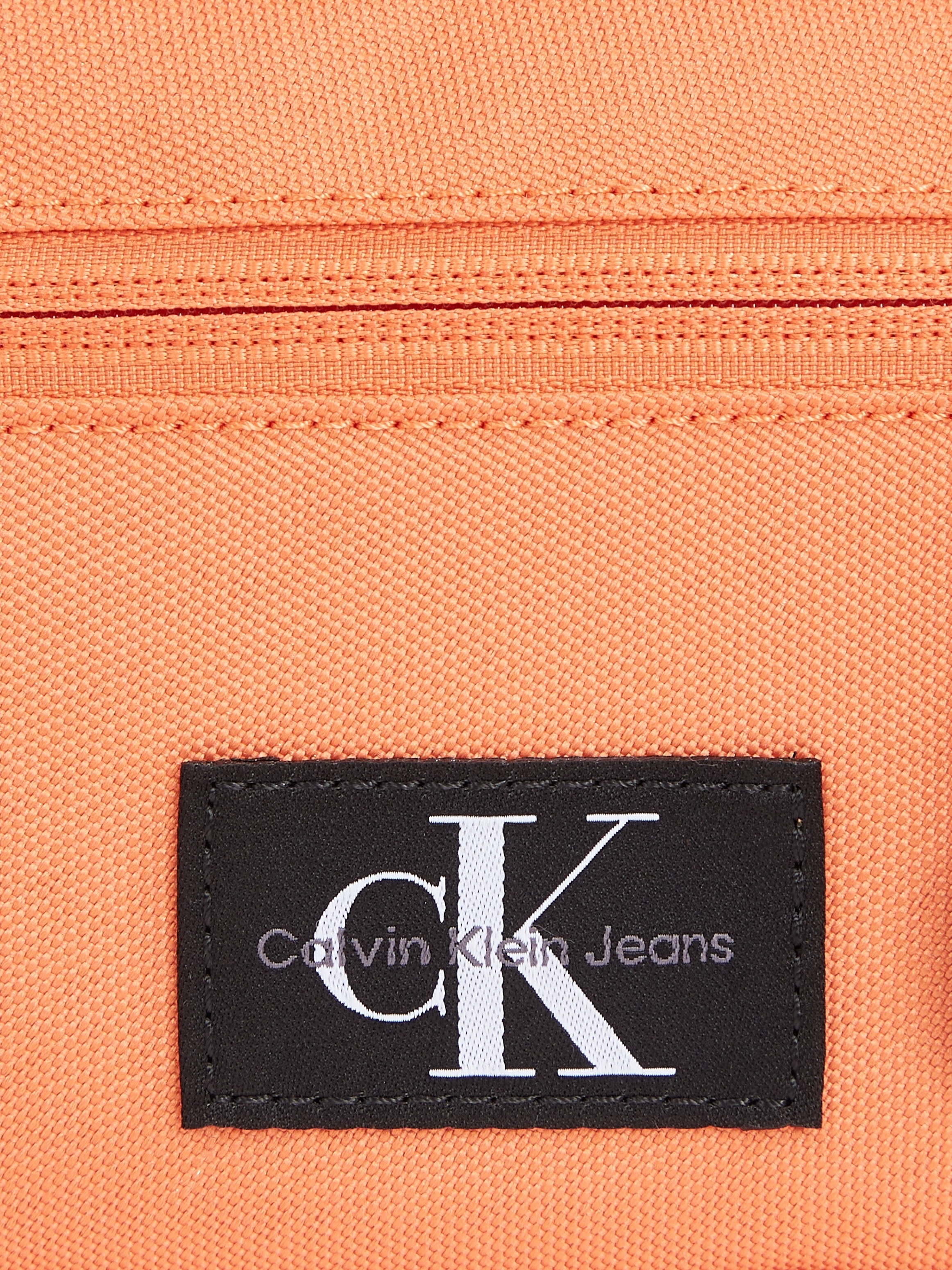 Jeans Calvin Design BAG21 Mini ESSENTIALS CAMERA im bestellen Klein | W«, praktischen Bag »SPORT BAUR
