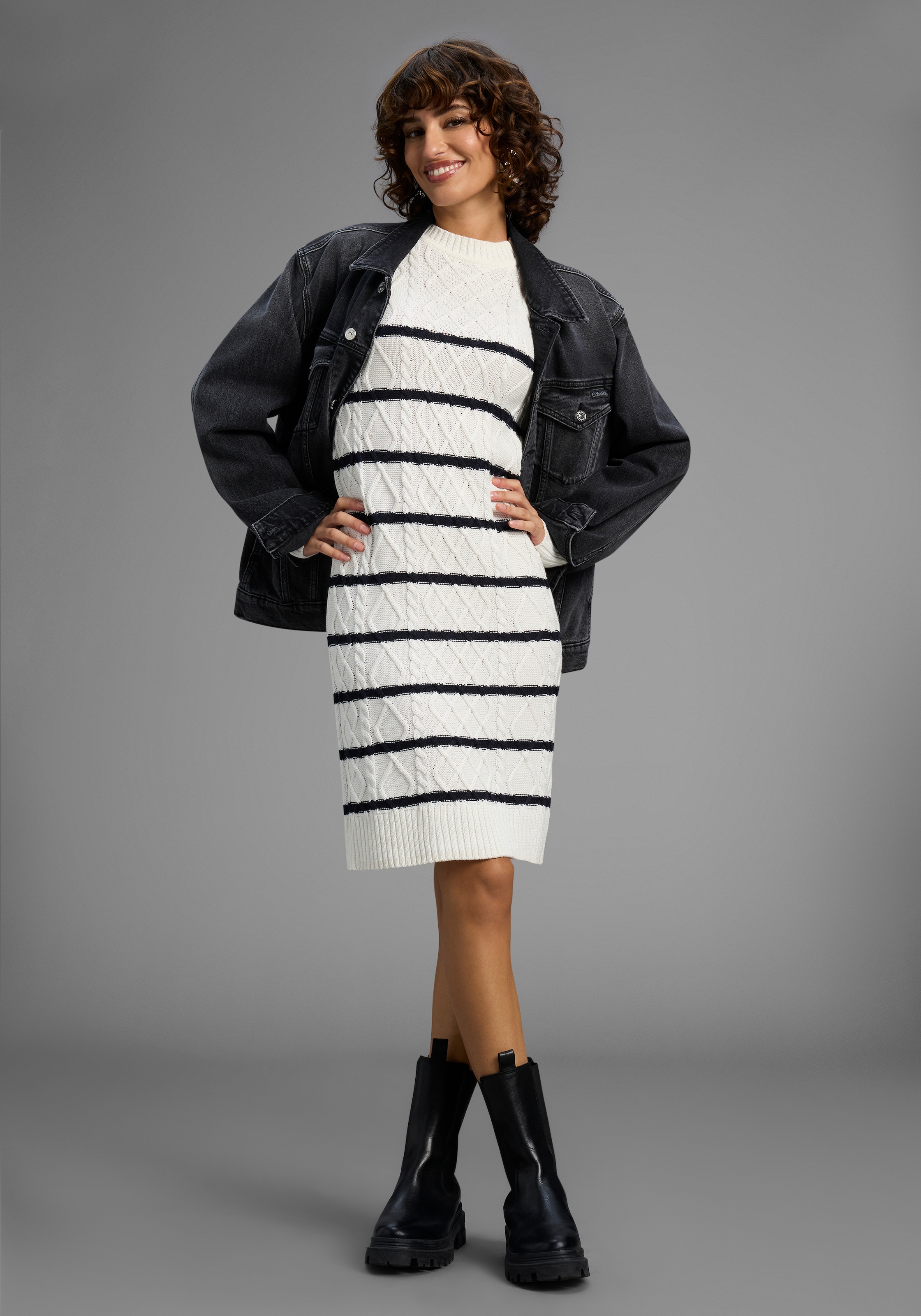 Laura Scott Strickkleid, mit Zopfstrickmuster und Zierknöpfen - NEUE KOLLEKTION