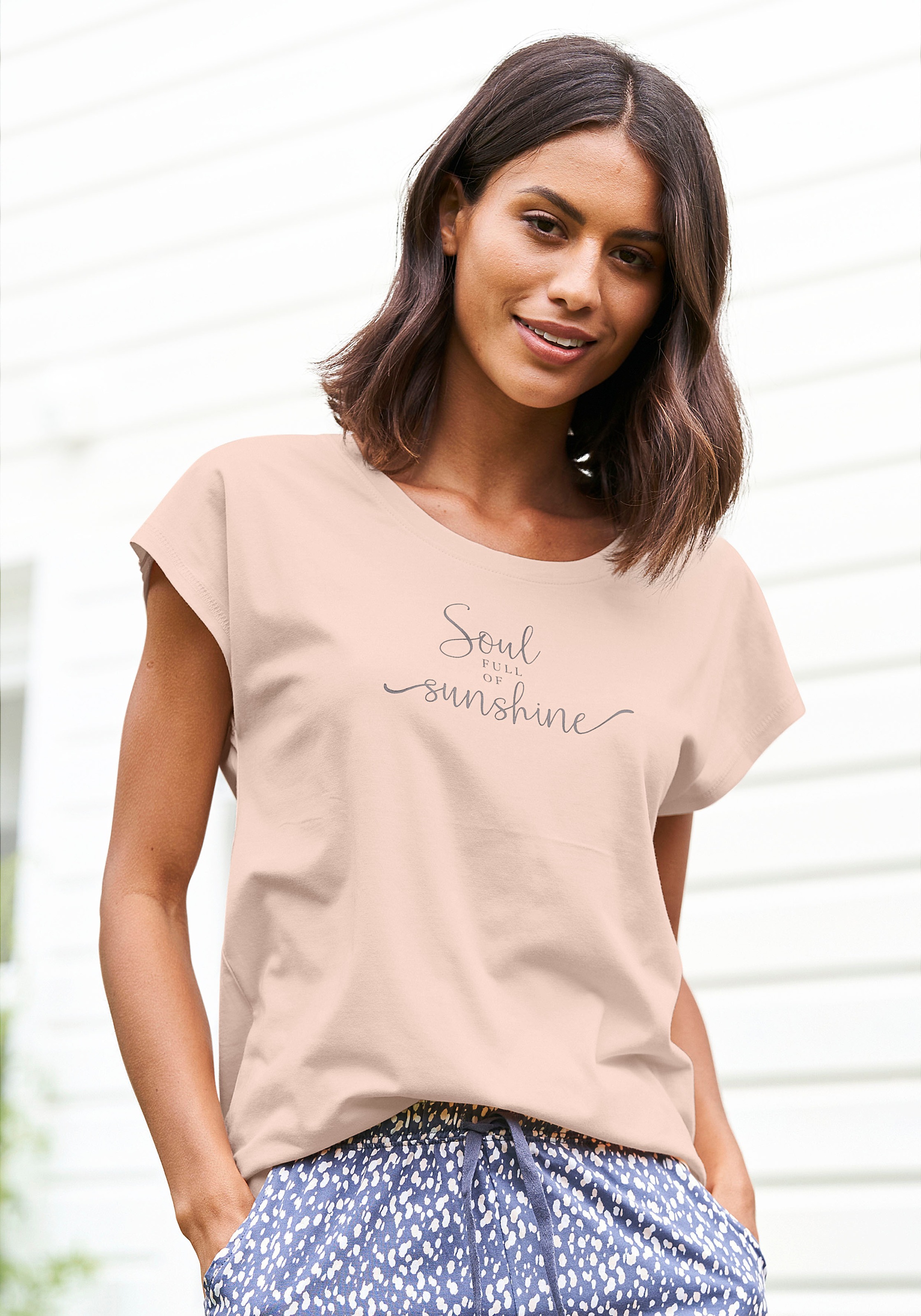 T-Shirt VIVANCE DREAMS, Damen, Gr. 36/38, rot (apricot), Single Jersey, Obermaterial: 50% Baumwolle, 50% Viskose, bedruckt, unifarben, loose fit hüftlang, Rundhals, angeschnitten, Shirts T-Shirt, mit Sommer-Statementdruck
