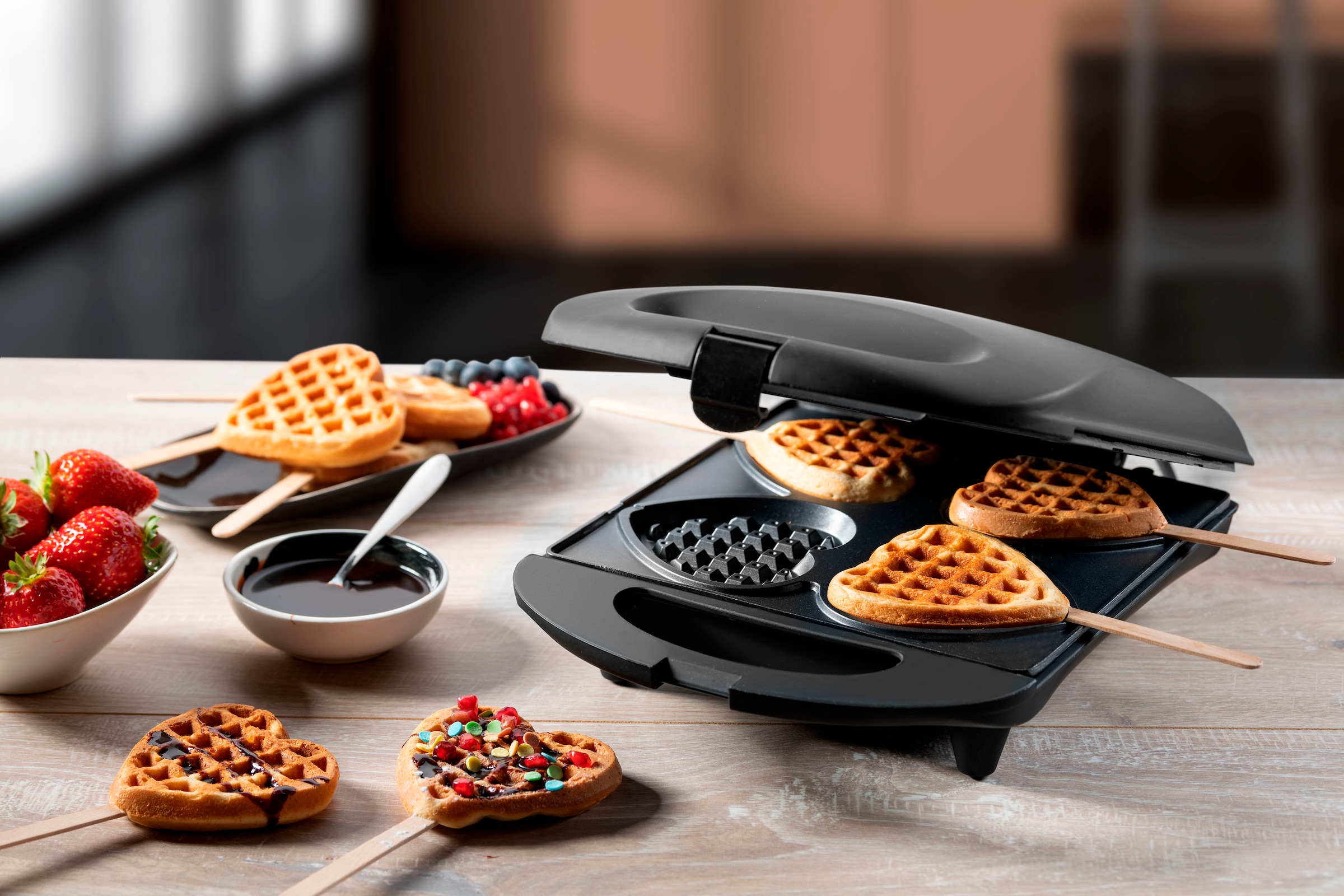 bestron Waffeleisen »DSW271 für Herzwaffeln am Stiel«, 780 W, für Herzwaffeln am Stiel, Retro Design