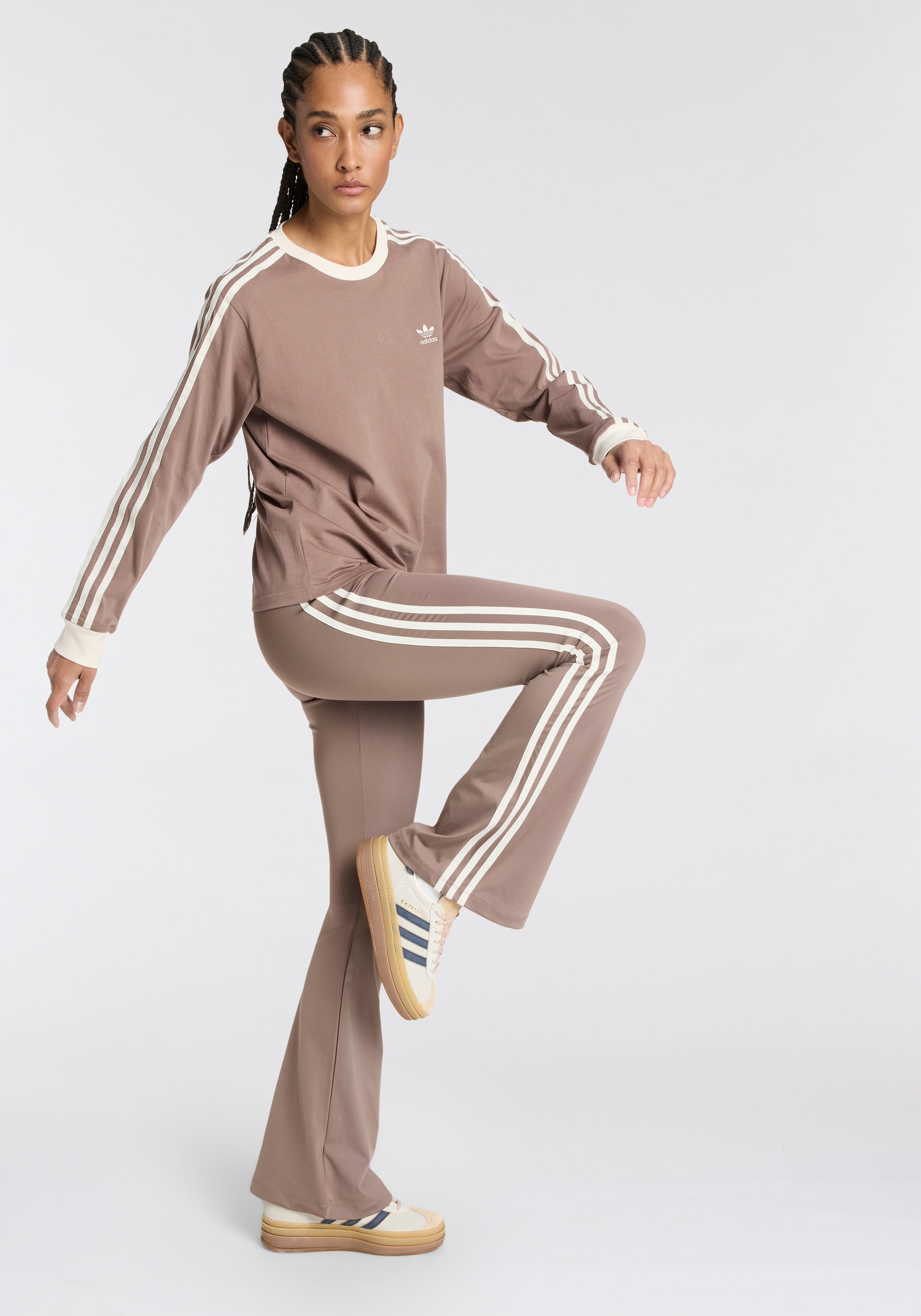adidas Originals "FLARED" mit ausgestelltem Bein, sportliche 3-Streifen, stretchiges Material