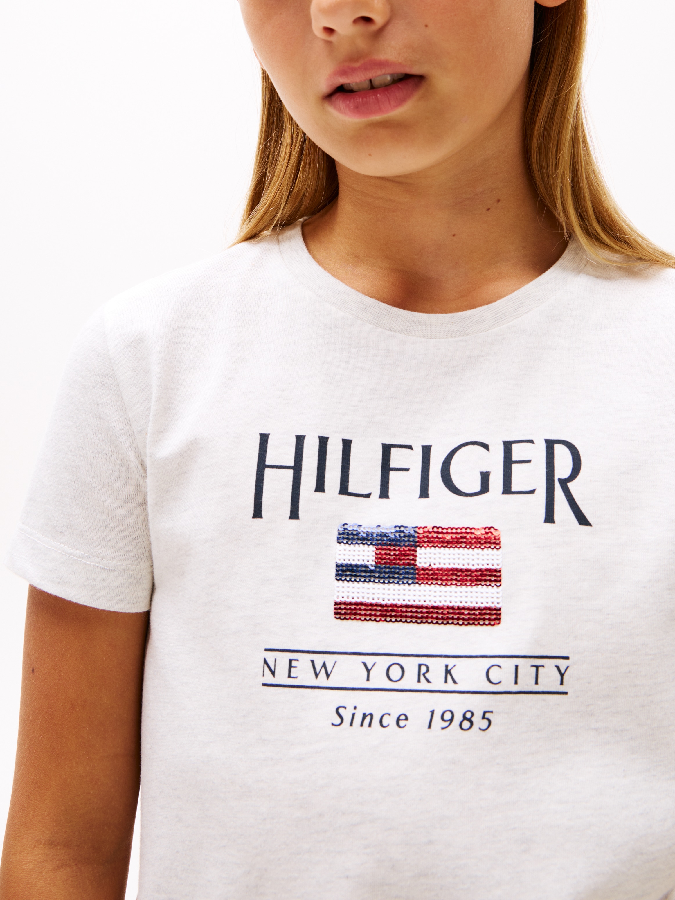 Tommy Hilfiger Shirtkleid »HILFIGER SEQUINS FLAG TEE DRESS«, mit Pailetten, mit Logo-Flag