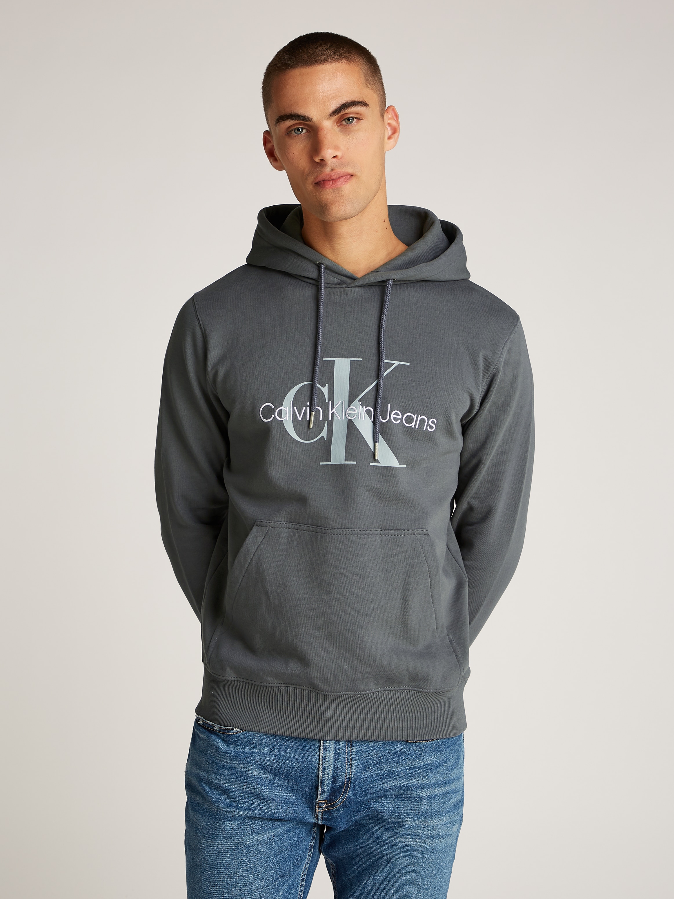 Kapuzensweatshirt »SEASONAL MONOLOGO REGULAR HOODIE«, mit Logodruck und Stickerei