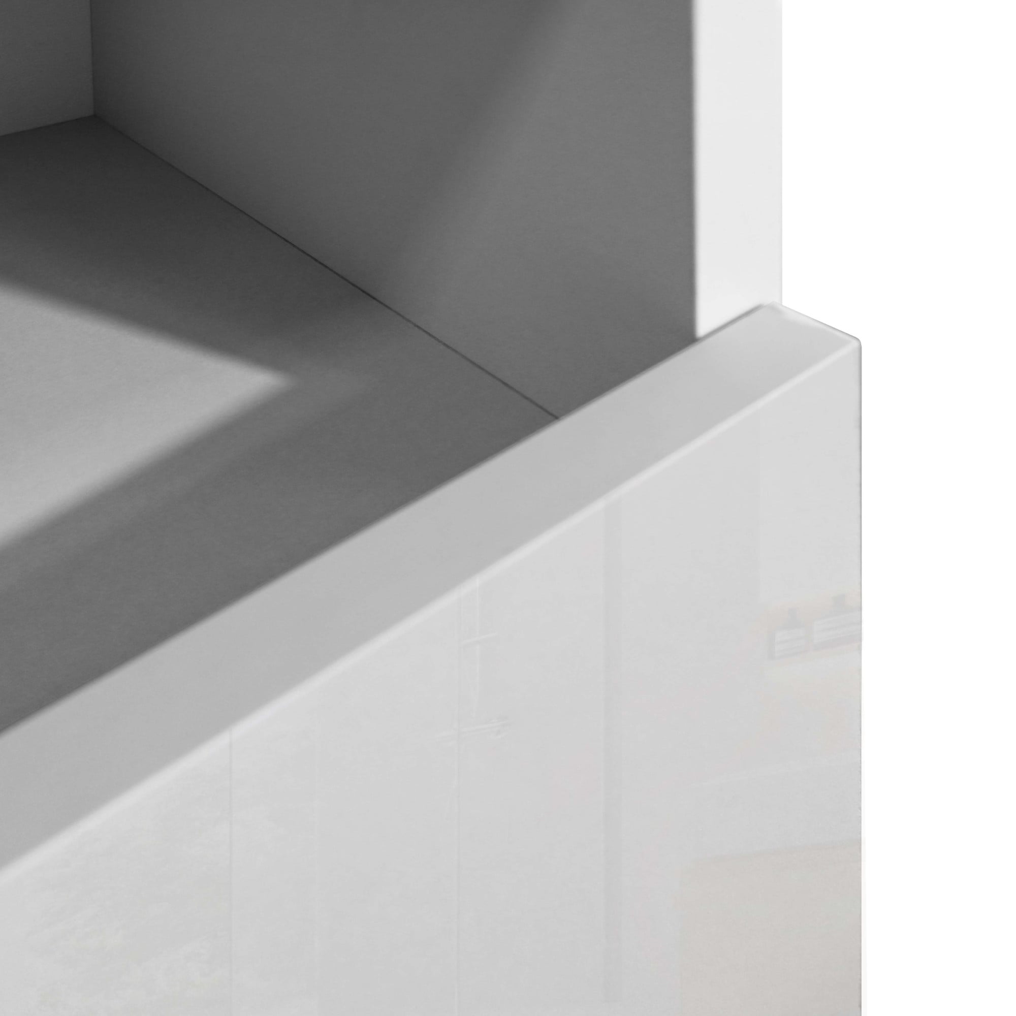 welltime Hochschrank »Vela, Hochschrank, Badschrank schmal, Badezimmerschrank, hängend« 1 Stk. tlg. Breite 30 cm, 2 hochglanzlackierte Türen, 5 verstellbare Fächer