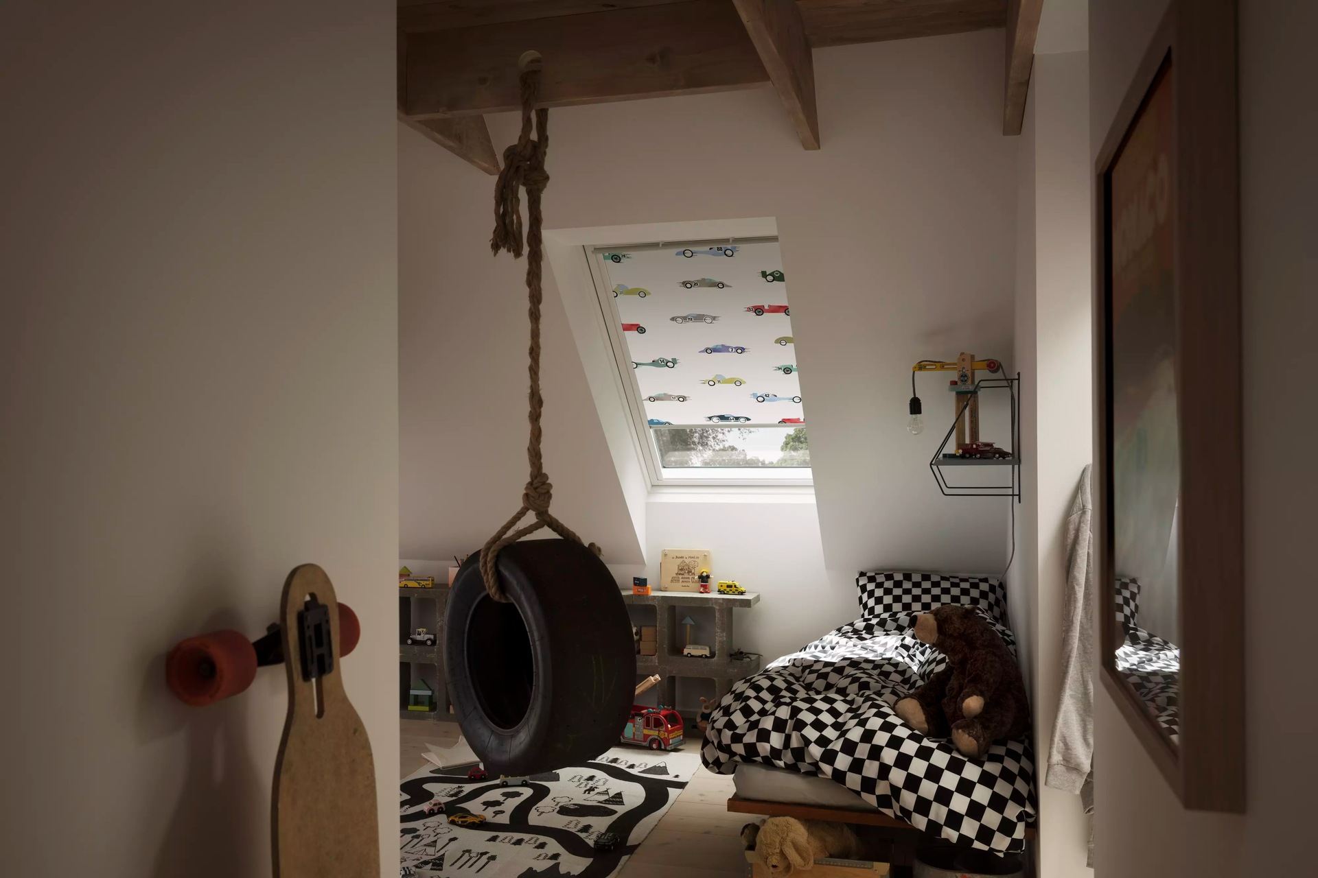 VELUX Verdunklungsrollo »DKL 4654SWL, Motiv: Kids Rennautos«, verdunkelnd, ohne Bohren, in Führungsschienen, weiße Führungsschienen & Griffleiste