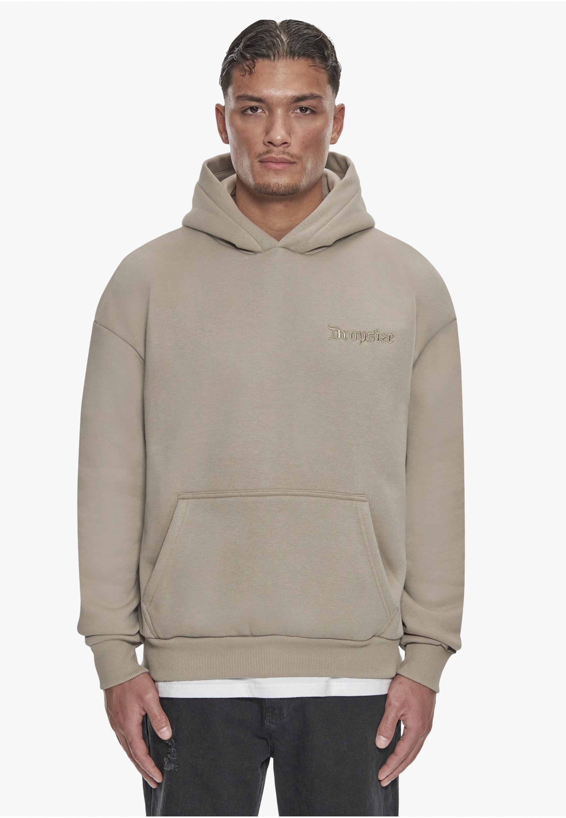 Dropsize Kapuzensweatshirt »Dropsize Herren Dropsize Heavy Oversize Embo Hoodie«, 1 Stk.
