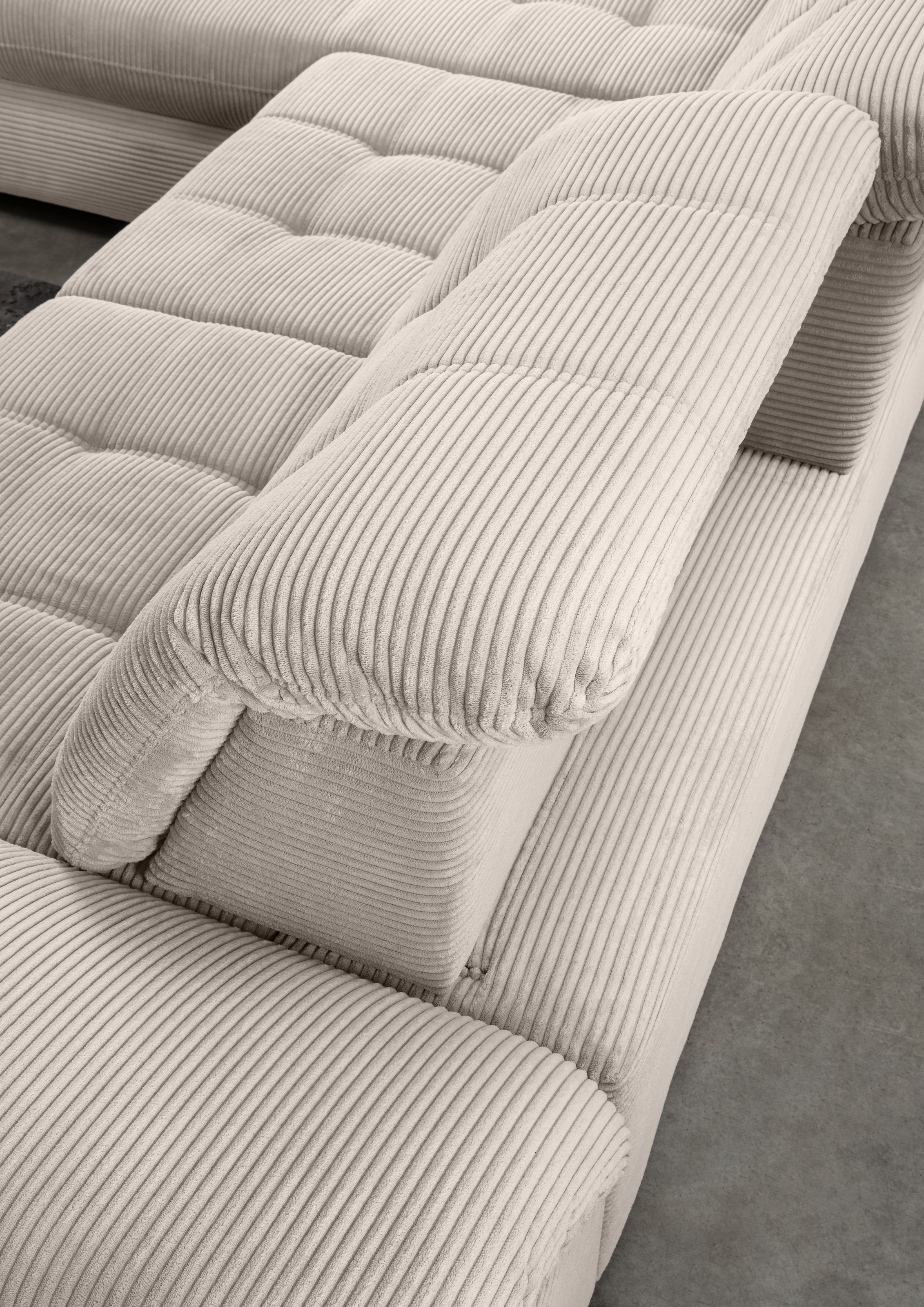 Home affaire Ecksofa »Lazio modern und bequem, schmale Armlehnen, tolle Detailverarbeitung« zwei verschiedene Fußfarben wählbar