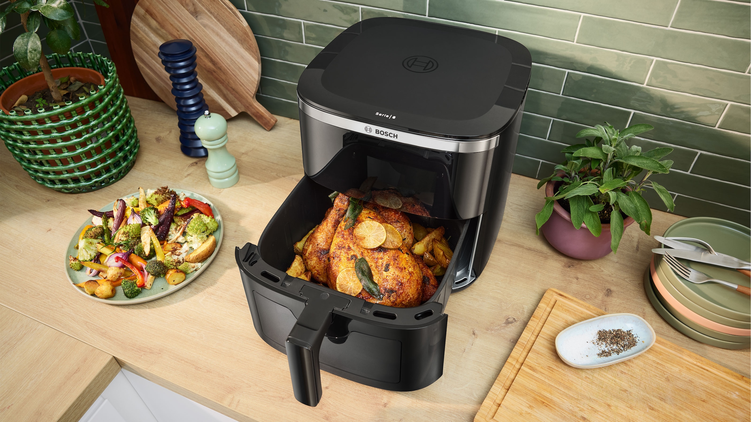 BOSCH Heißluftfritteuse »MAF671B0 Air Fryer Serie 6, 7,1l, Sichtfenster, 7 Programme, schwarz«, 1800 W, Innenlicht, Schüttelalarm, Korb spülm.geeignet