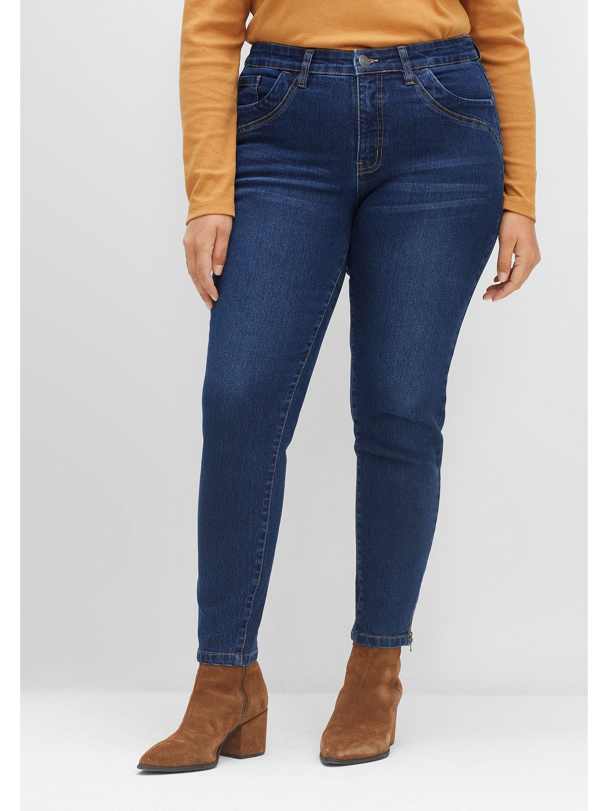 Sheego Stretch-Jeans Zippern BAUR Saumabschluss »Große online Größen«, mit am kaufen 