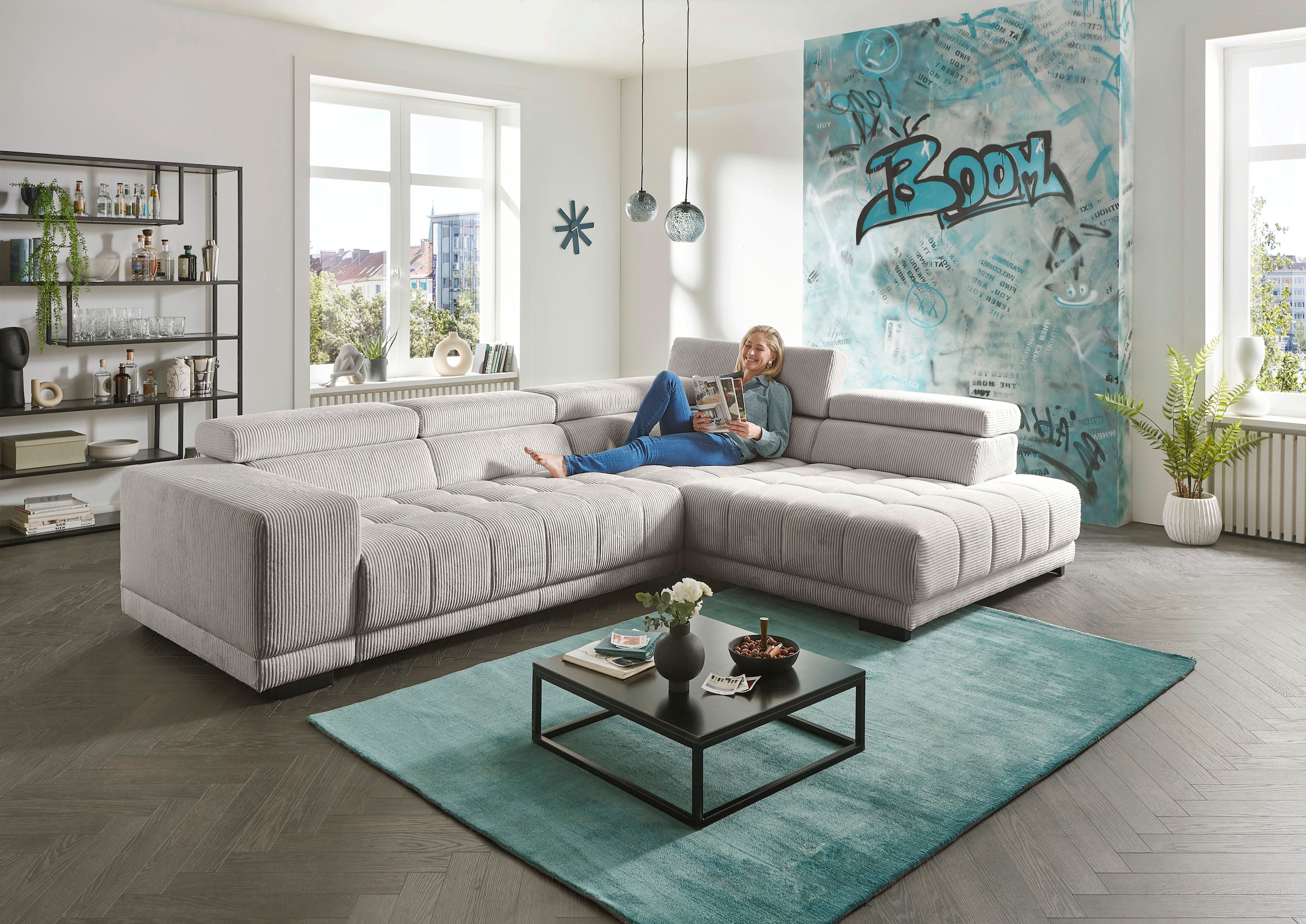 Die PlanBar Ecksofa »MP-IN15053 L-Form breiter Schenkel«, wahlweise mit Kopfteilverstellung und manueller Vorziehbank