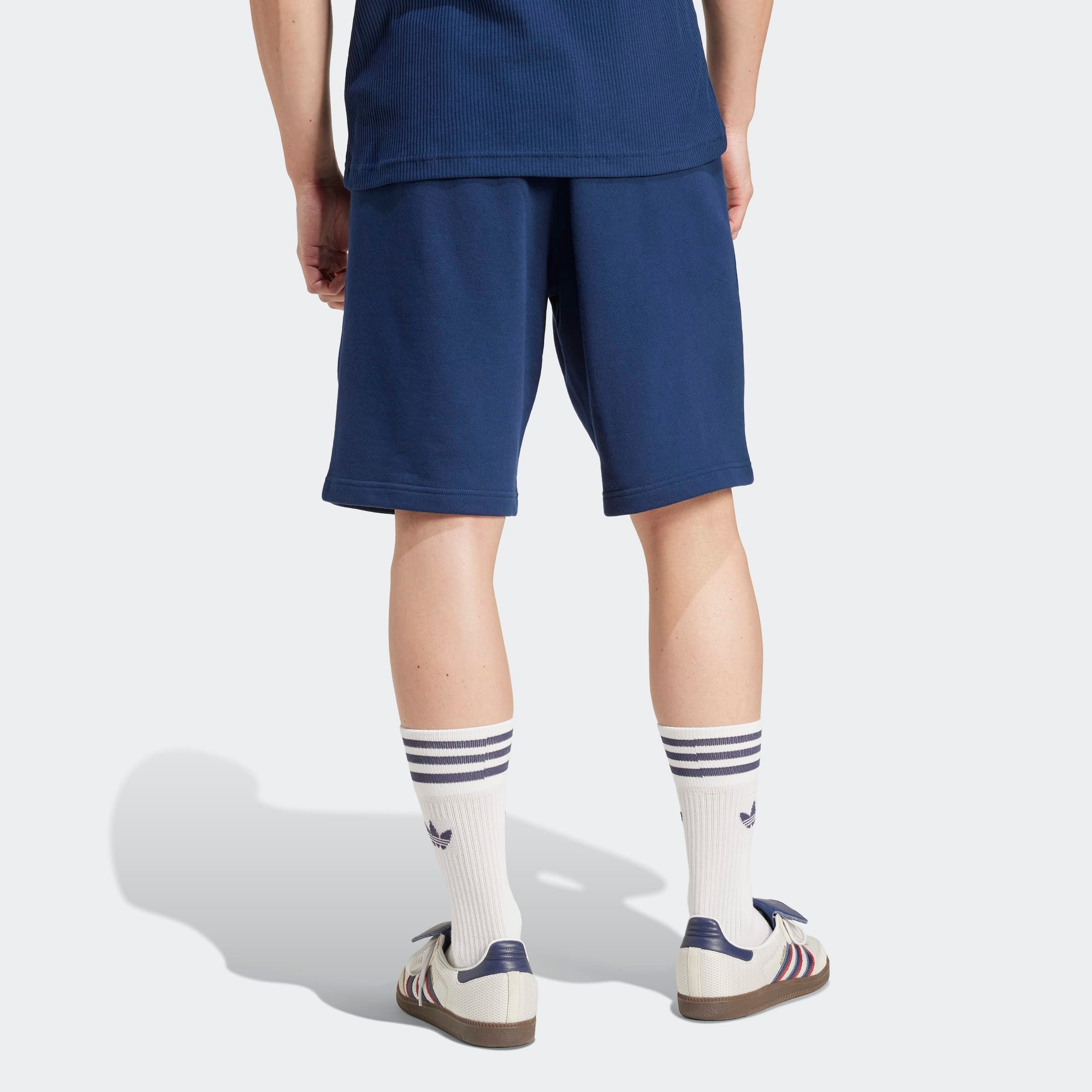 adidas Originals Shorts »ESS SHO«, (1 tlg.), Essential Sweat Shorts mit Logo, aus weichem French-Terry Material